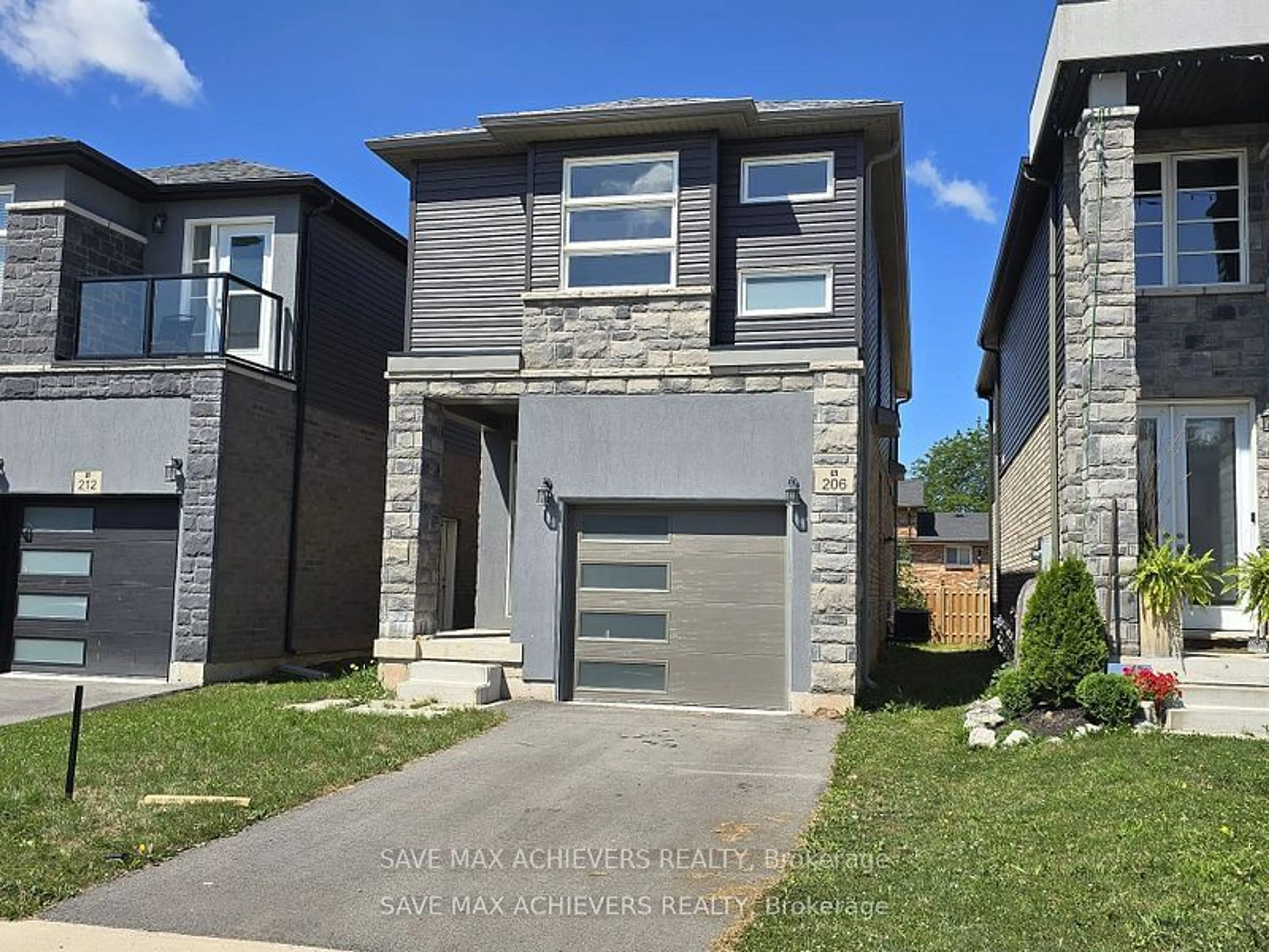 Frontside or backside of a home, the street view for 206 Louise St, Welland Ontario L3B 0H8