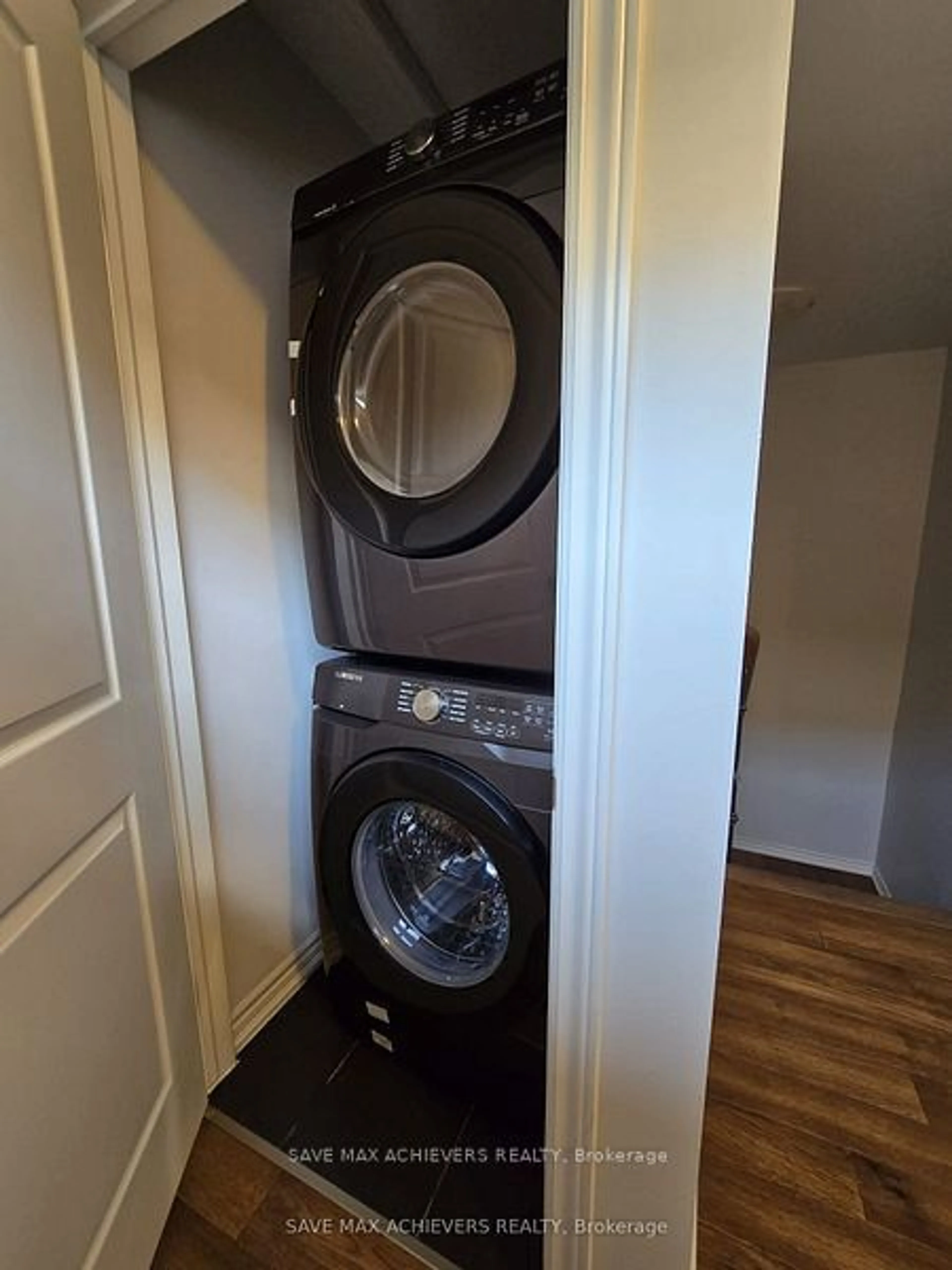 Washer and dryer for 206 Louise St, Welland Ontario L3B 0H8