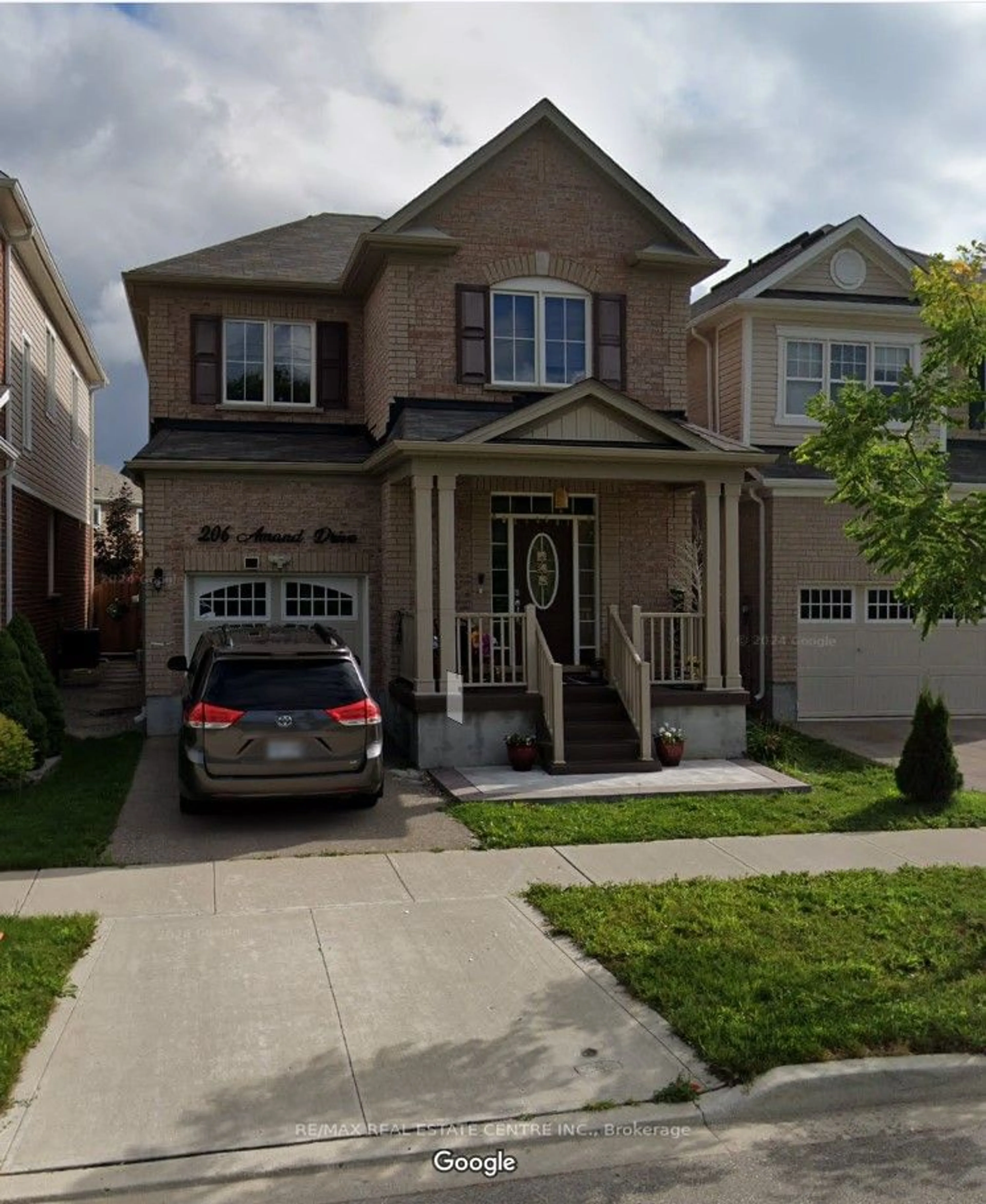 Frontside or backside of a home, the street view for 206 Amand Dr, Kitchener Ontario N2R 0J8