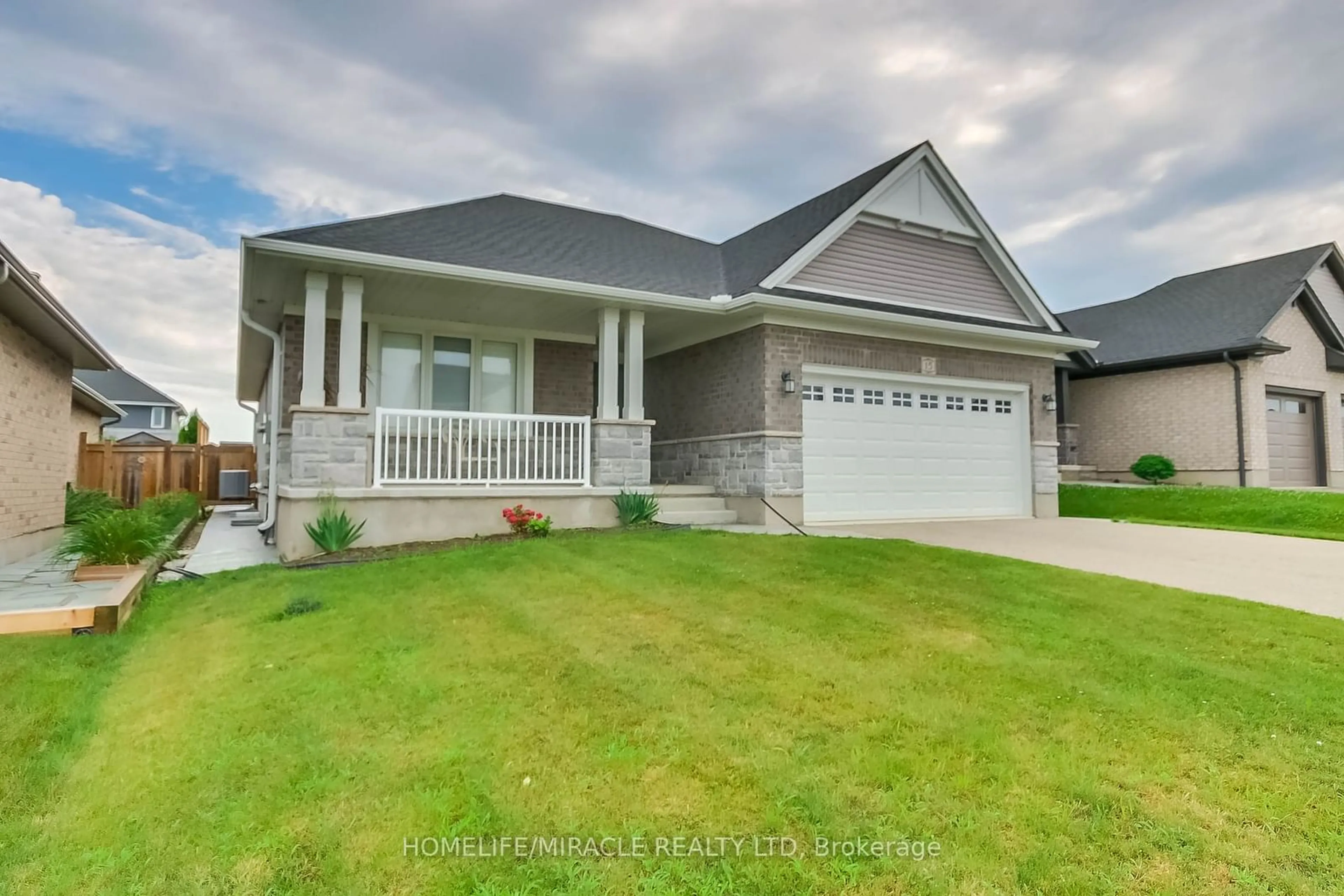 Frontside or backside of a home, cottage for 15 Fox Hollow Crt, St. Thomas Ontario N5R 0J6