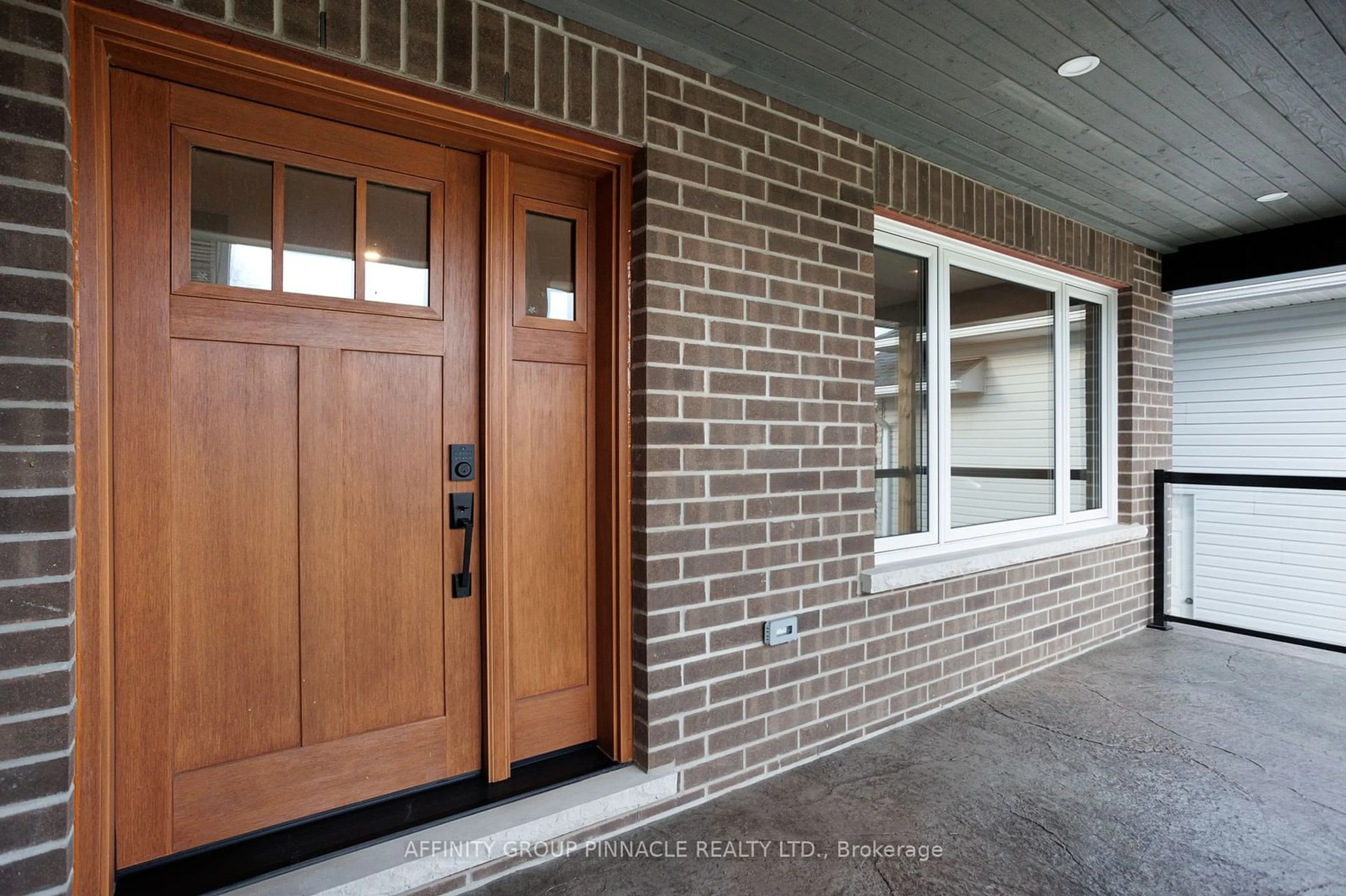 Indoor entryway, wood floors for 43 Birch Cres, Kawartha Lakes Ontario K0M 1A0