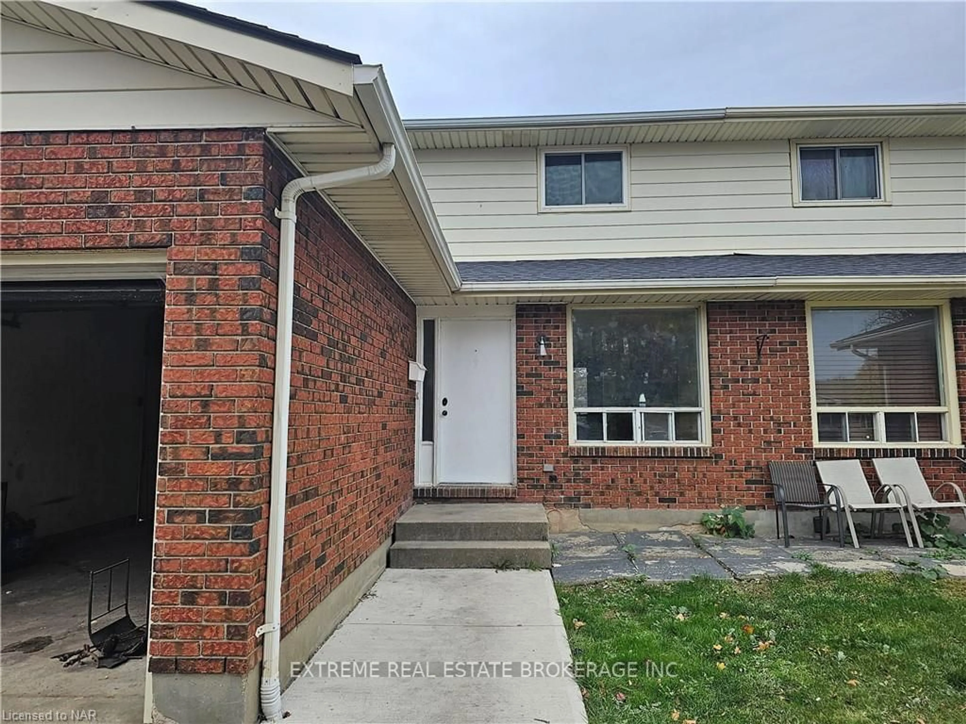 Home with brick exterior material for 104 TUPPER Dr, Thorold Ontario L2V 4C8