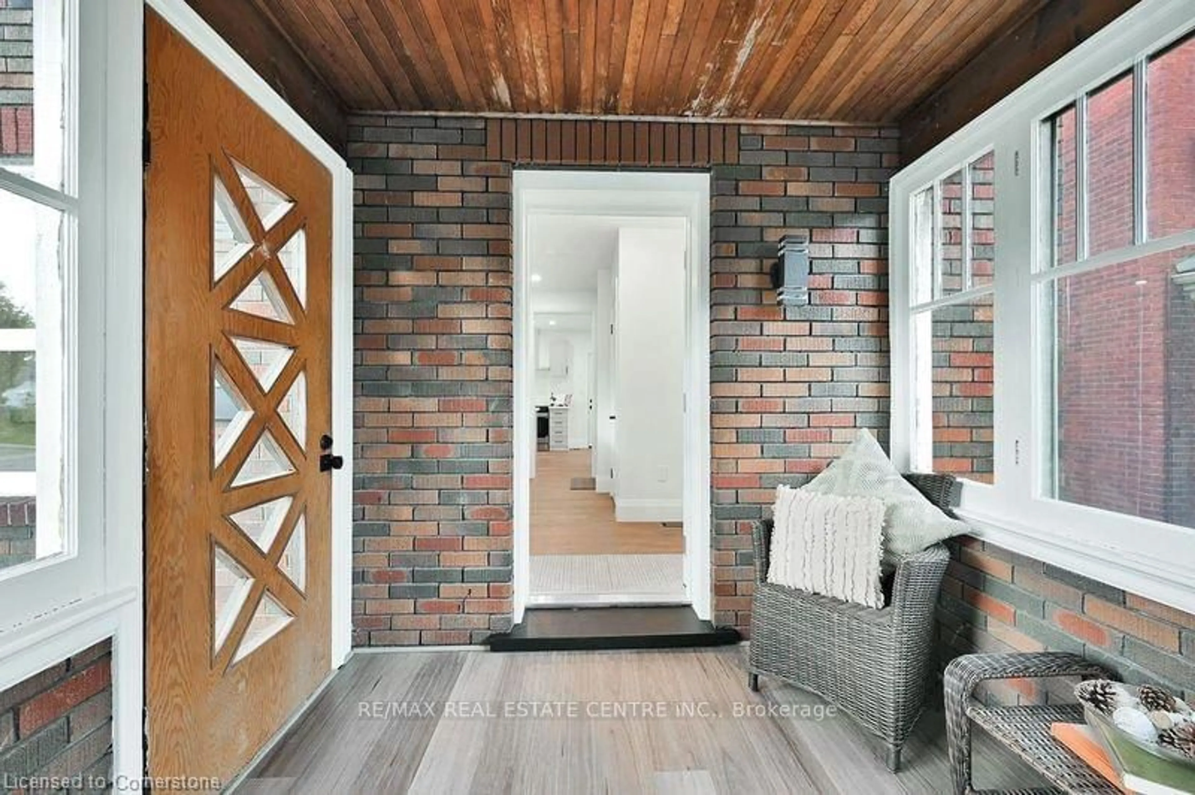 Indoor entryway, wood floors for 495-497 Mary St, Woodstock Ontario N4S 4S6