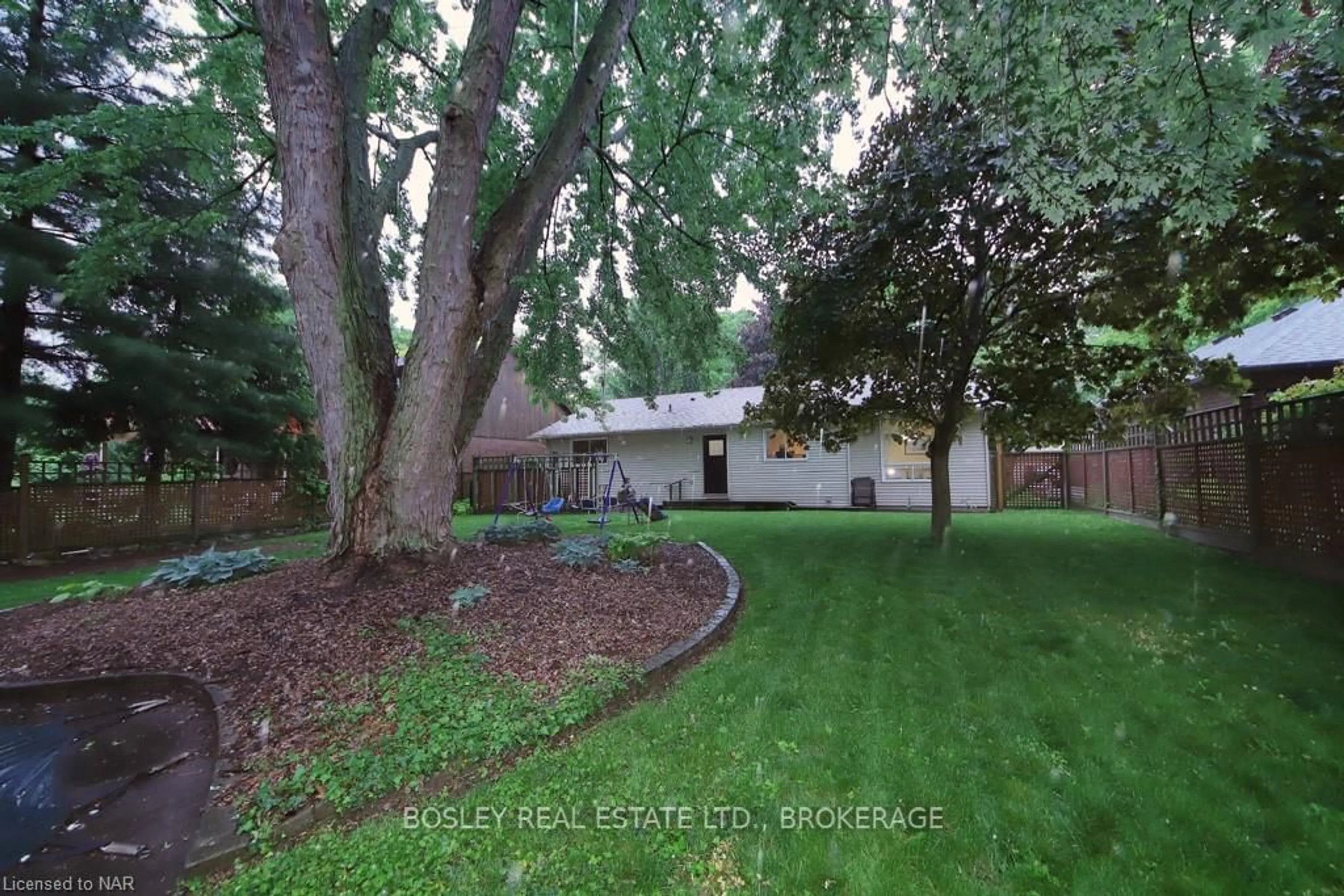 Frontside or backside of a home, the fenced backyard for 15 OAK Dr, Niagara-on-the-Lake Ontario L0S 1J0