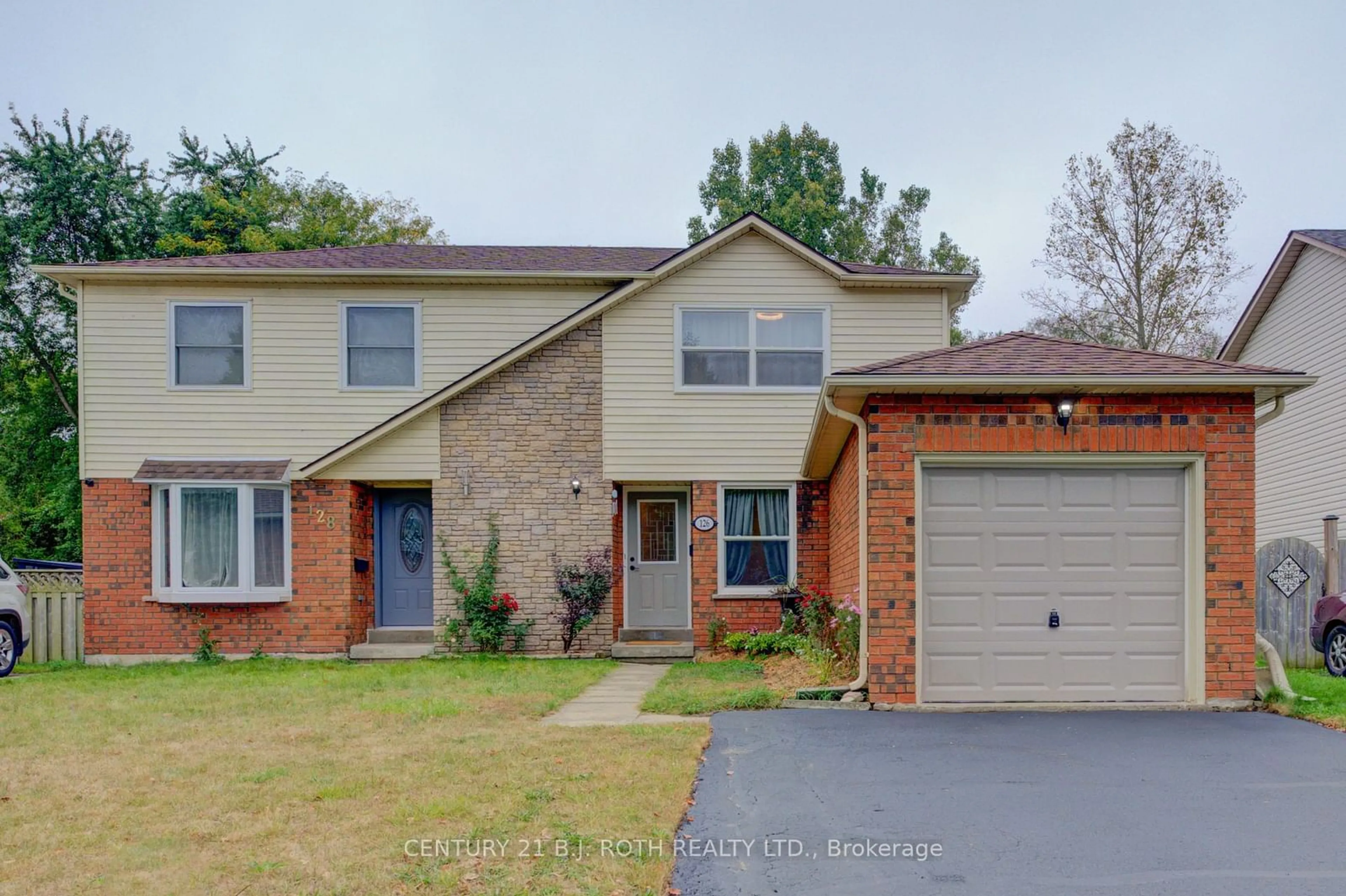 A pic from exterior of the house or condo, the street view for 126 Nith River Way, North Dumfries Ontario N0B 1E0