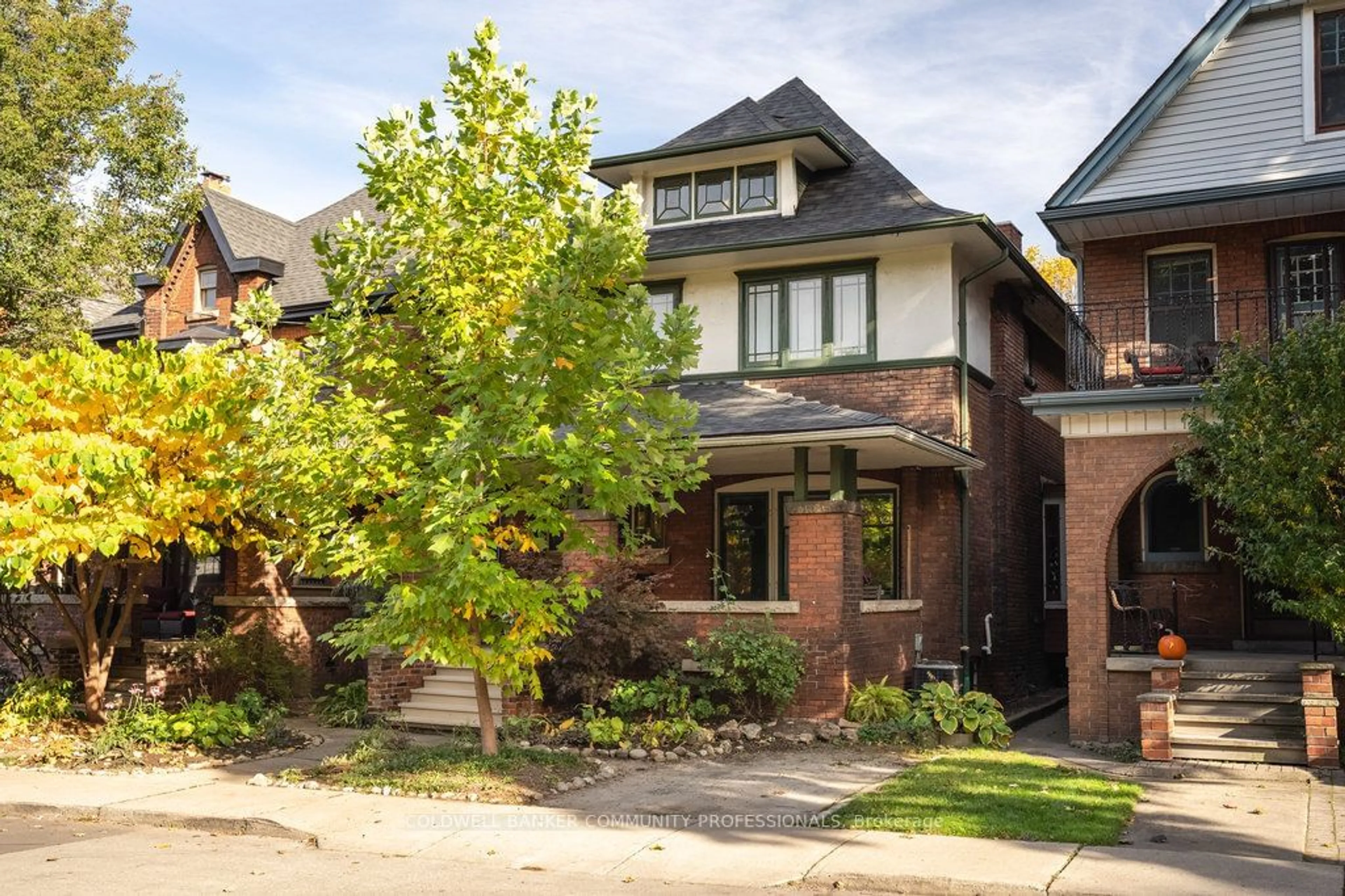 Home with brick exterior material for 31 St Clair Ave, Hamilton Ontario L8M 2N4