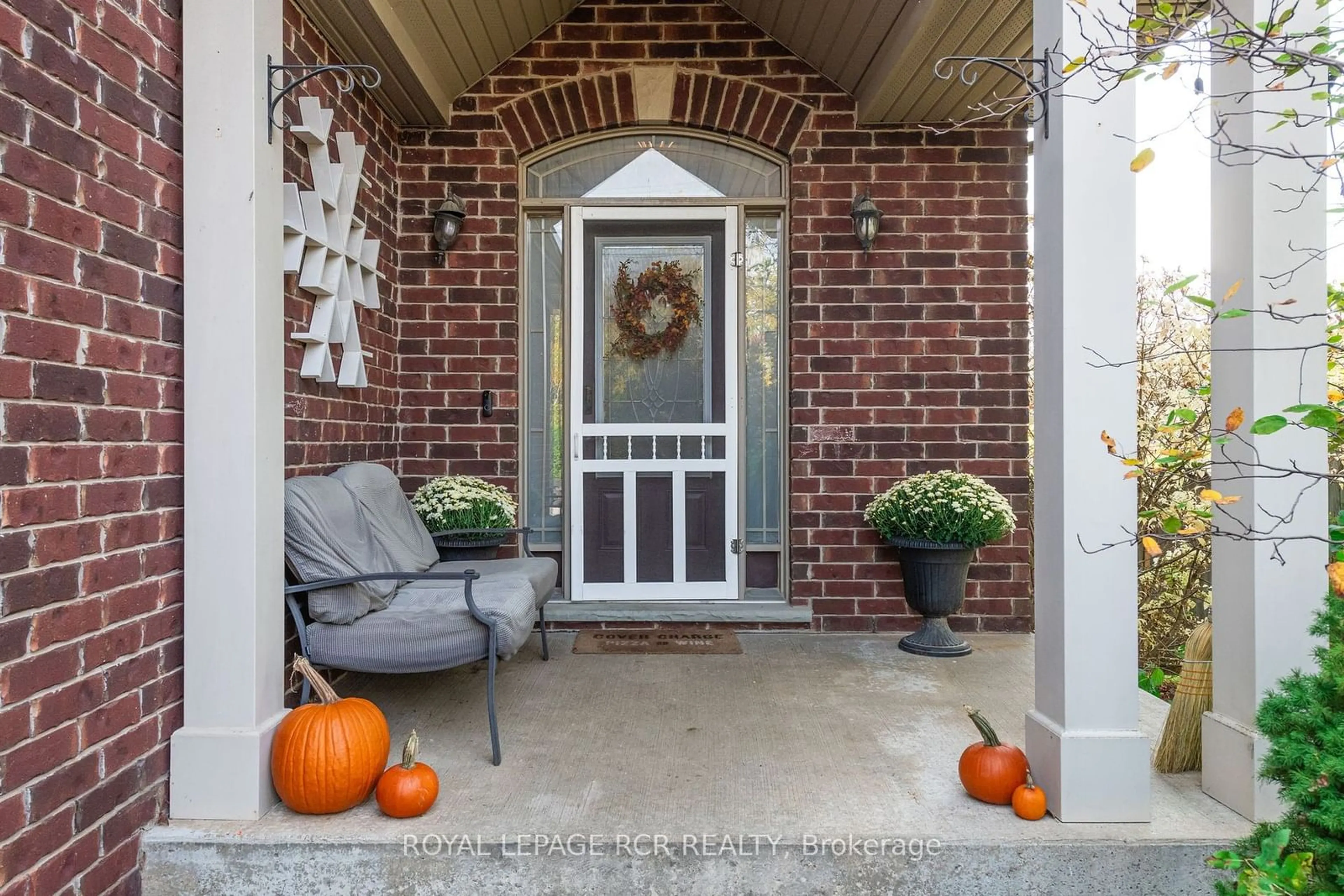 Indoor entryway, wood floors for 668 Cedar St, Shelburne Ontario L9V 2W5