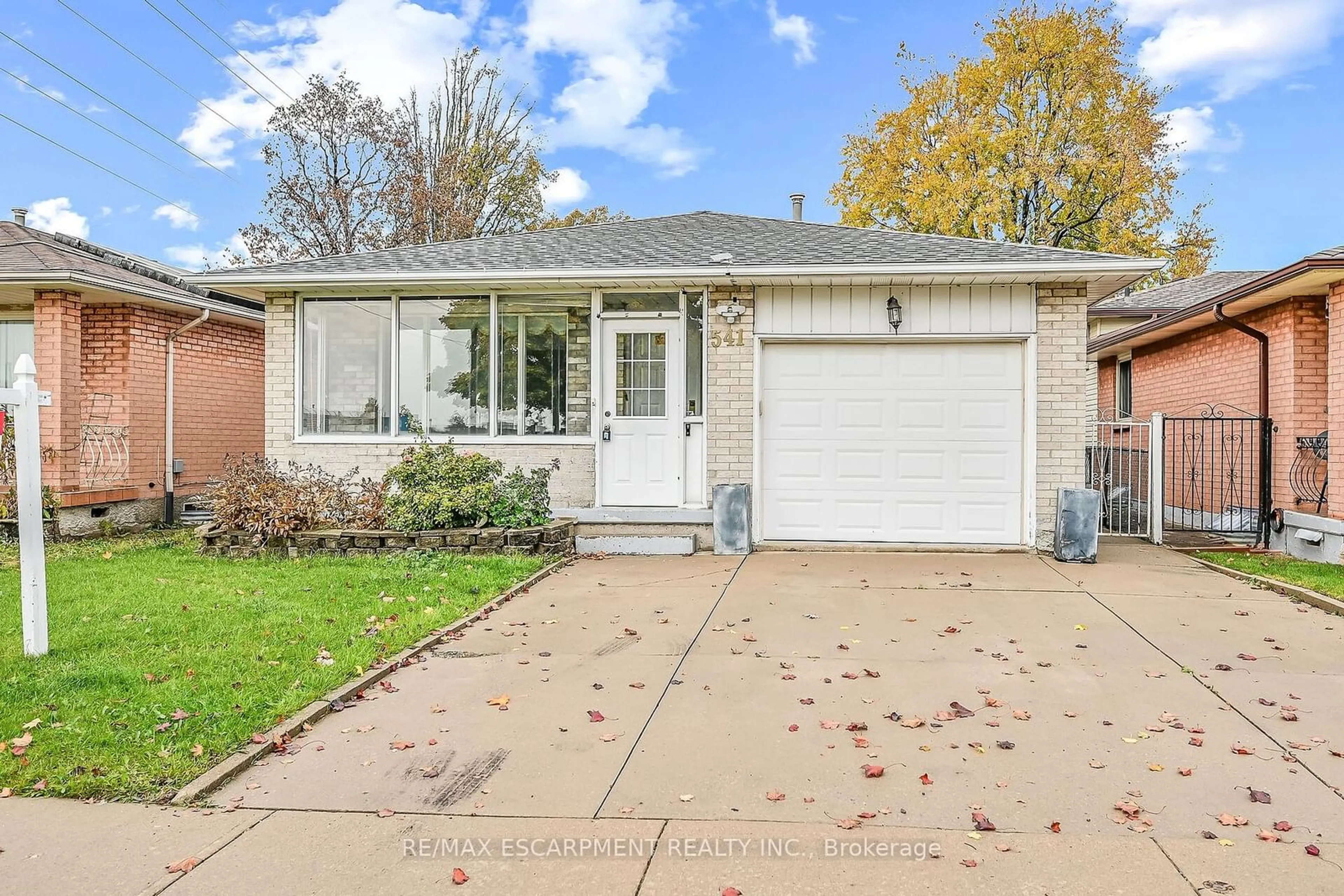 Frontside or backside of a home, the street view for 541 LIMERIDGE Rd, Hamilton Ontario L8W 2K1