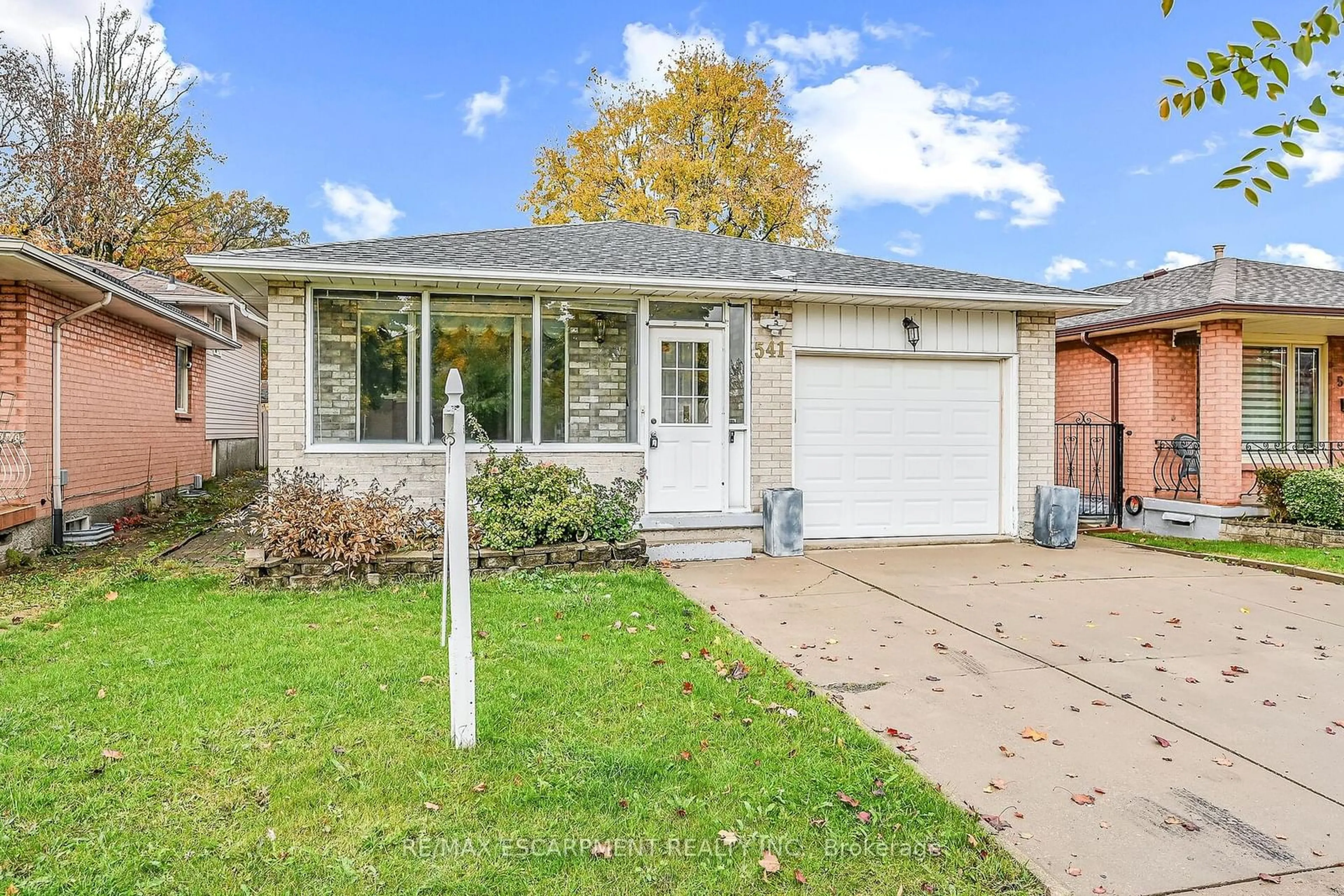 Frontside or backside of a home, the street view for 541 LIMERIDGE Rd, Hamilton Ontario L8W 2K1