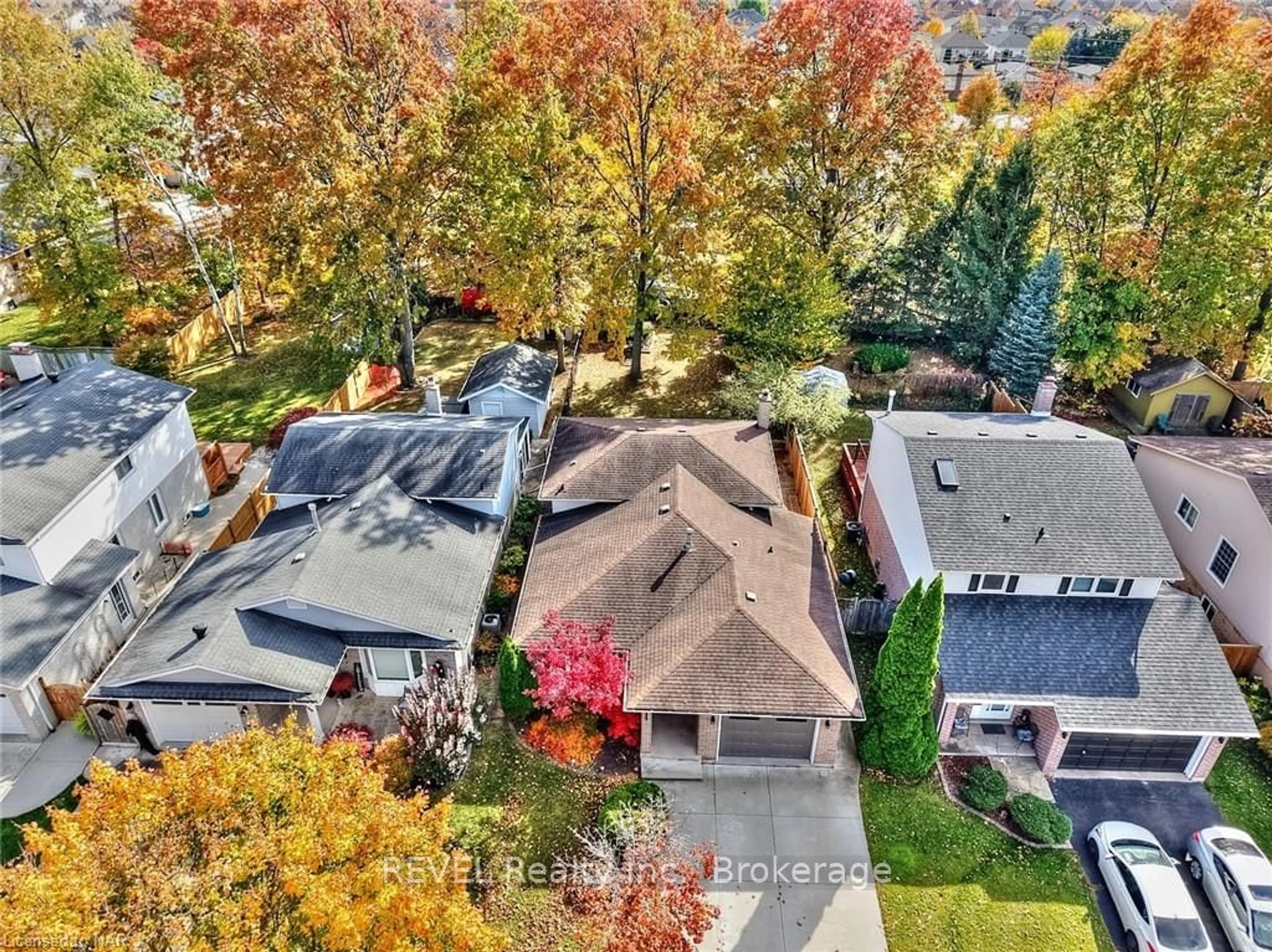 Frontside or backside of a home, the street view for 110 STRADA Blvd, St. Catharines Ontario L2S 3K8