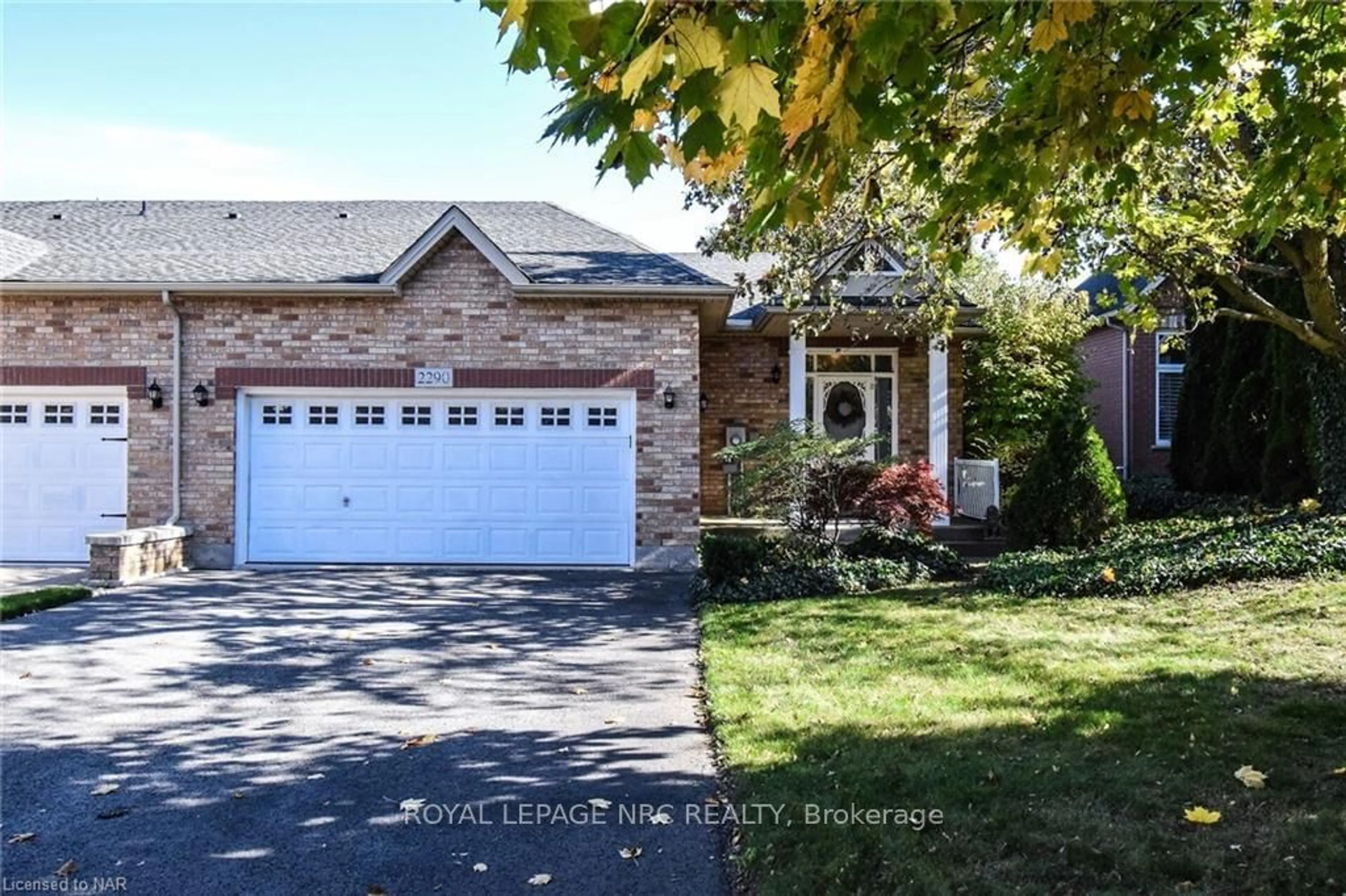 Home with brick exterior material for 2290 STONEHAVEN Ave, Niagara Falls Ontario L2J 4K1