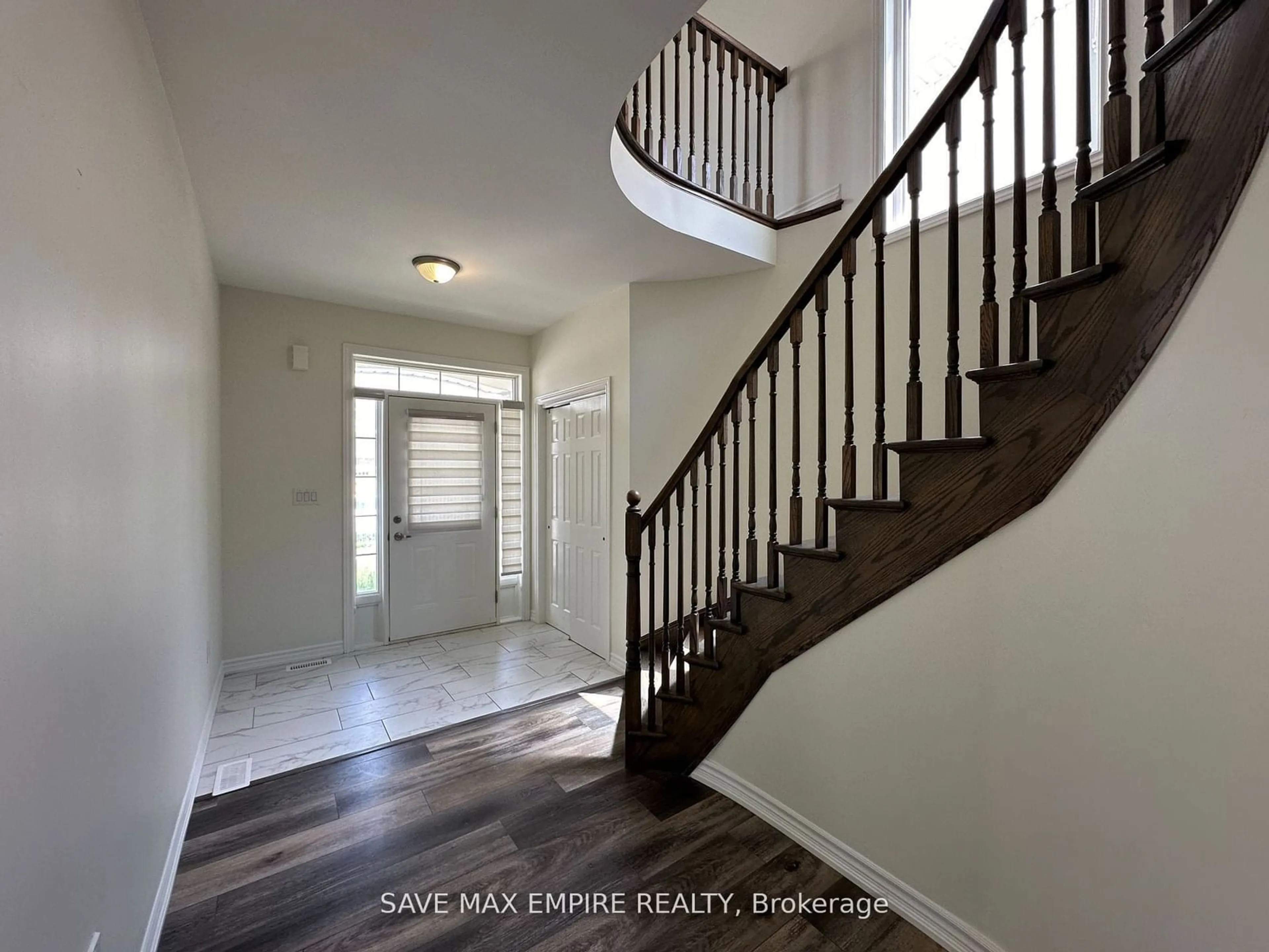 Indoor entryway, wood floors for 1499 MARINA Dr, Fort Erie Ontario L2A 0C7