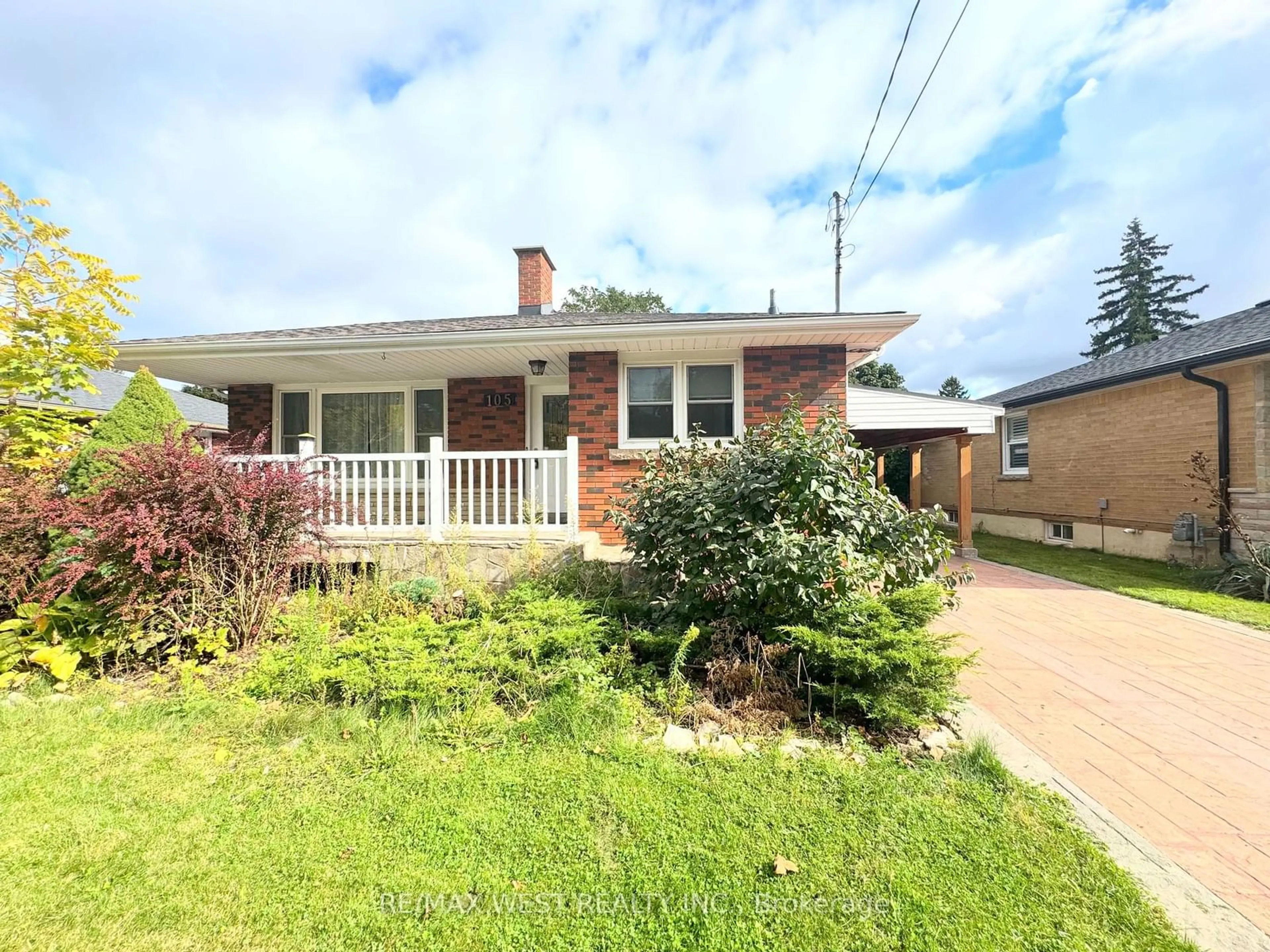 Frontside or backside of a home, cottage for 105 Kings Forest Dr, Hamilton Ontario L8T 4J8