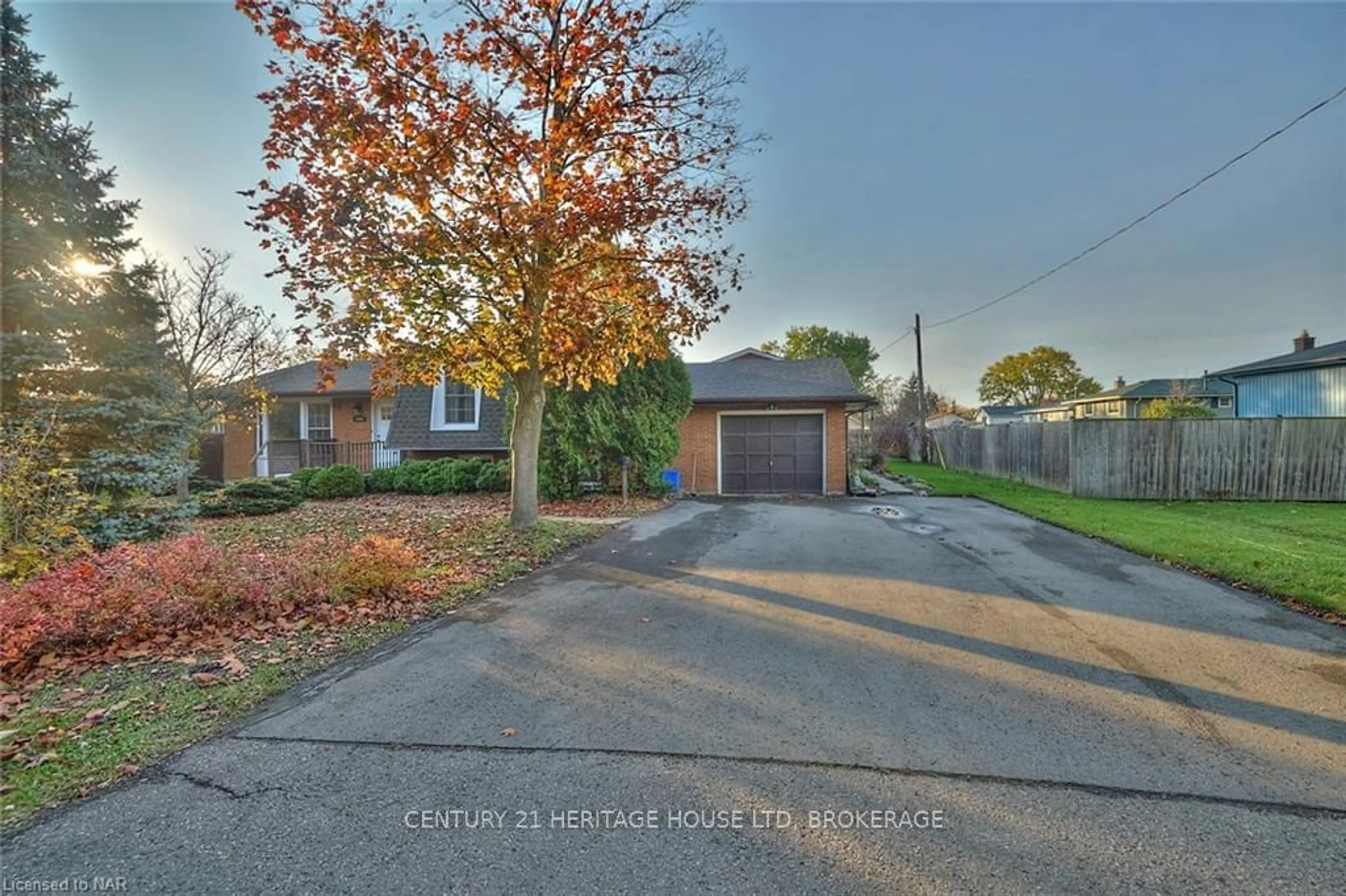 A pic from exterior of the house or condo, the street view for 1463 PHILLIPS St, Fort Erie Ontario L2A 5S9