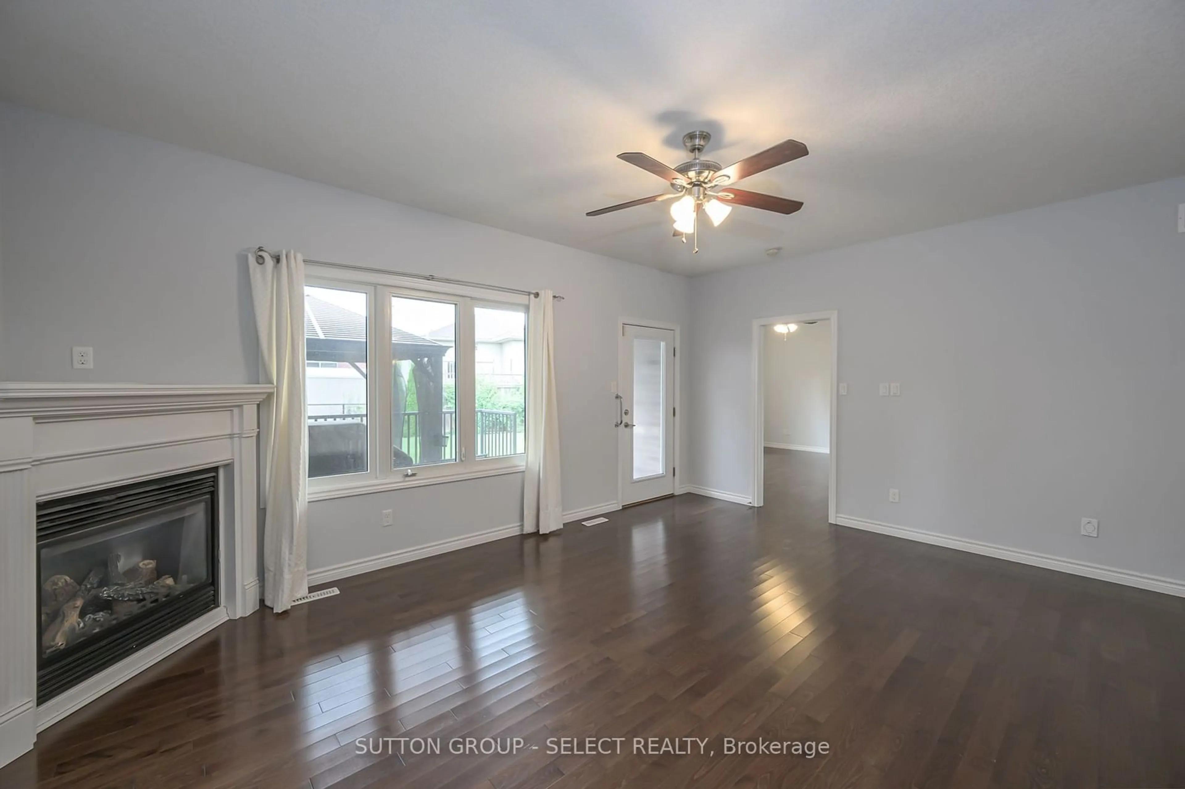 A pic of a room, wood floors for 966 Moy Cres, London Ontario N6G 0B6