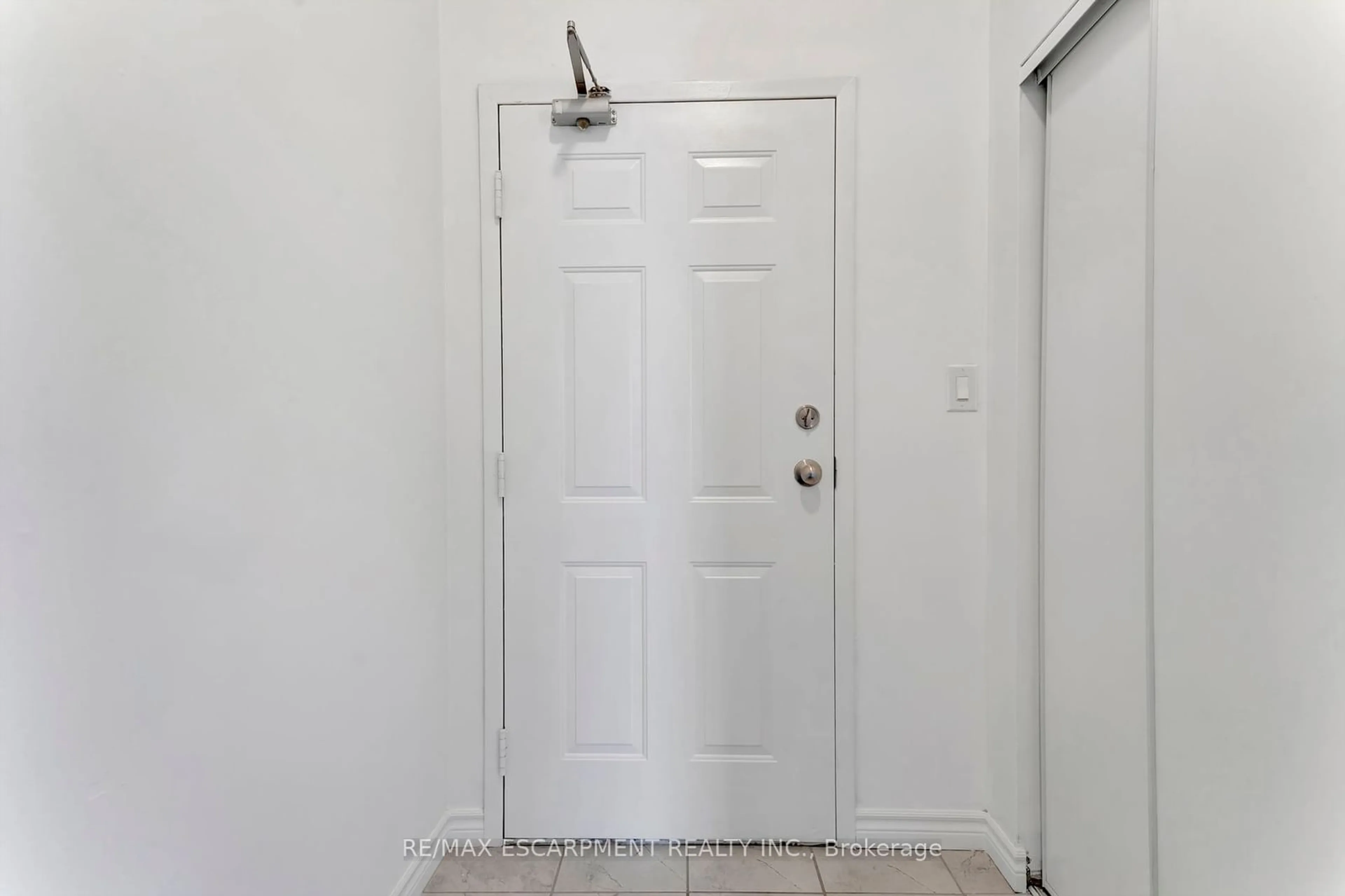 Indoor entryway, not visible floor for 90 COLBORNE St #409, Brantford Ontario N3T 2G7