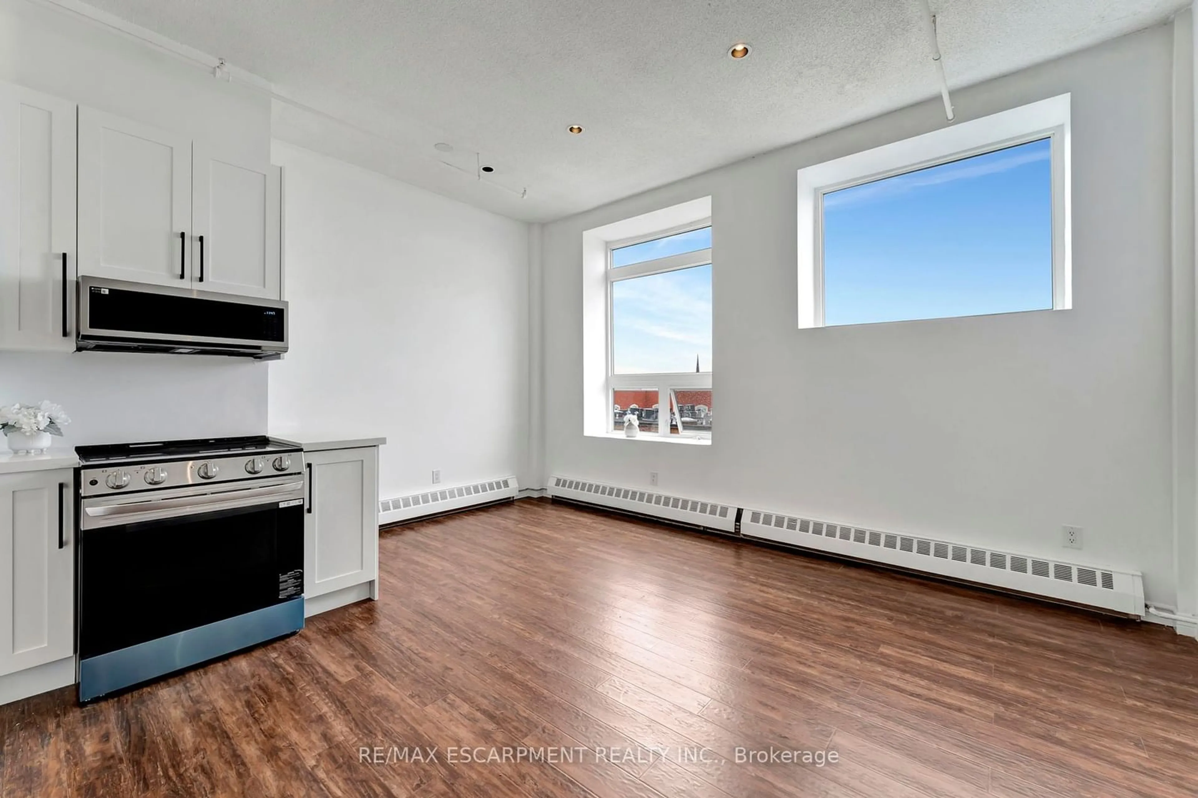 A pic of a room, wood floors for 90 COLBORNE St #409, Brantford Ontario N3T 2G7