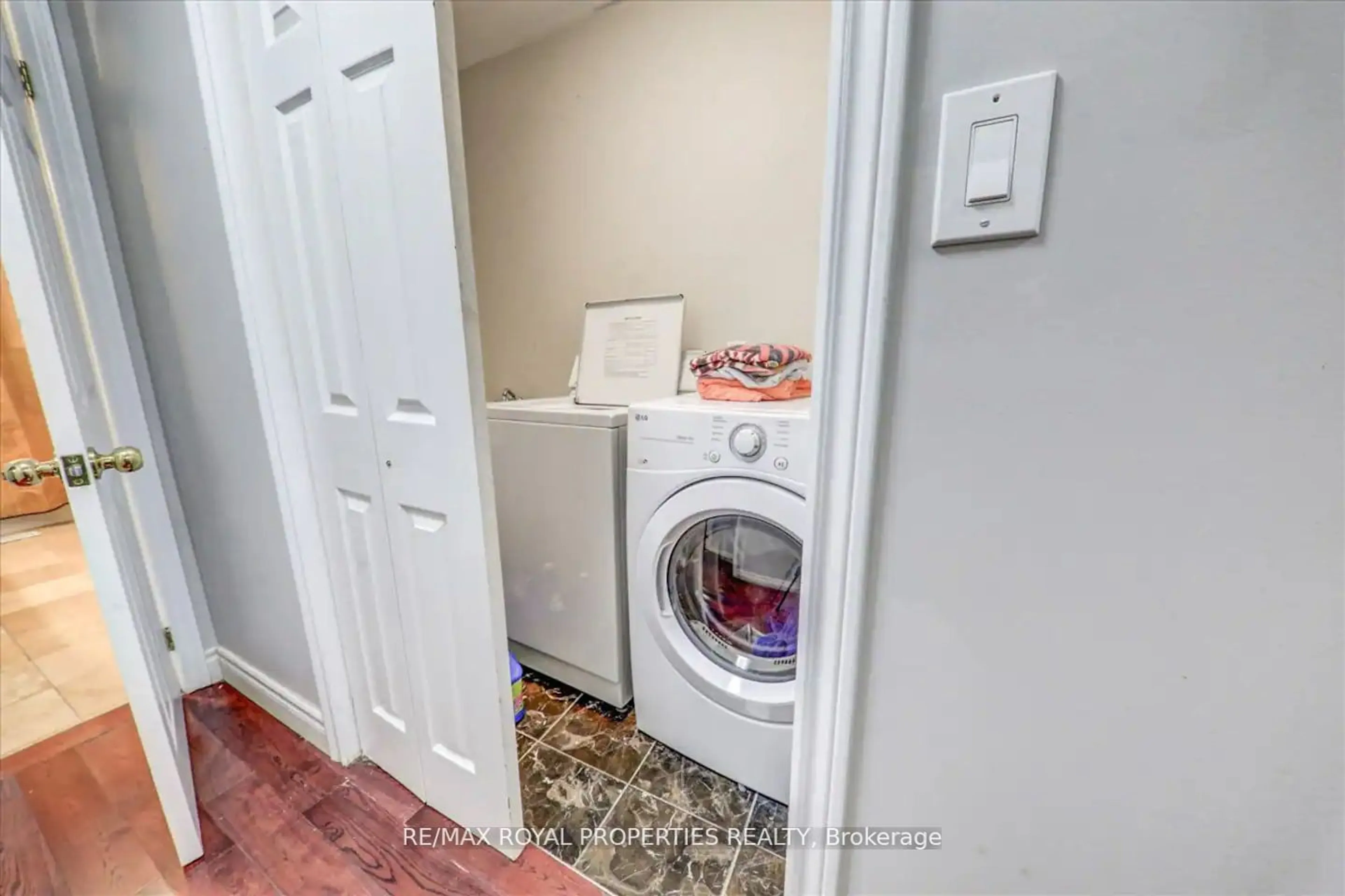 Laundry room for 34 Robinson Ave, Kawartha Lakes Ontario K0M 2B0