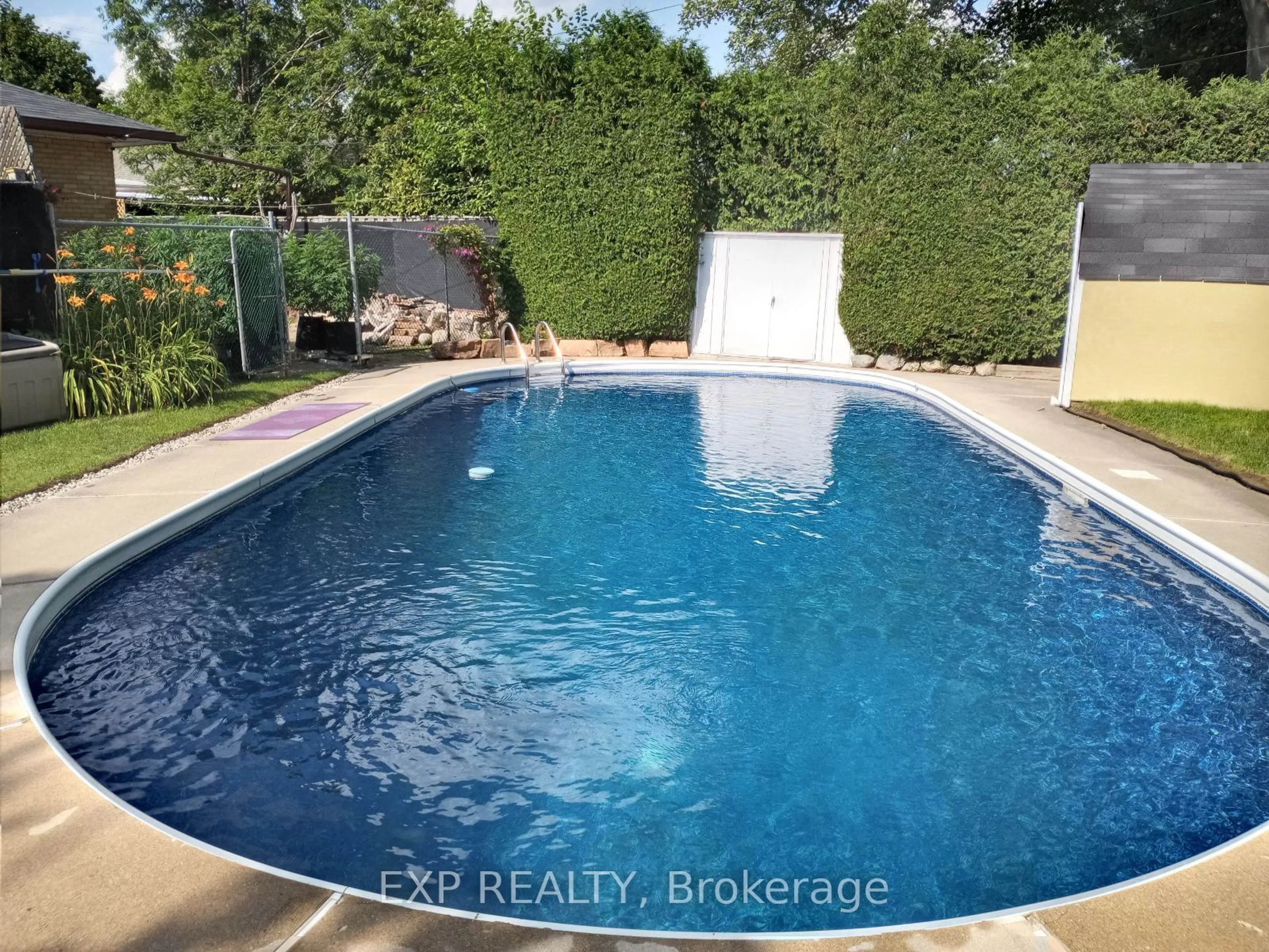 Indoor or outdoor pool for 164 Atkinson Blvd, London Ontario N5W 4Z4