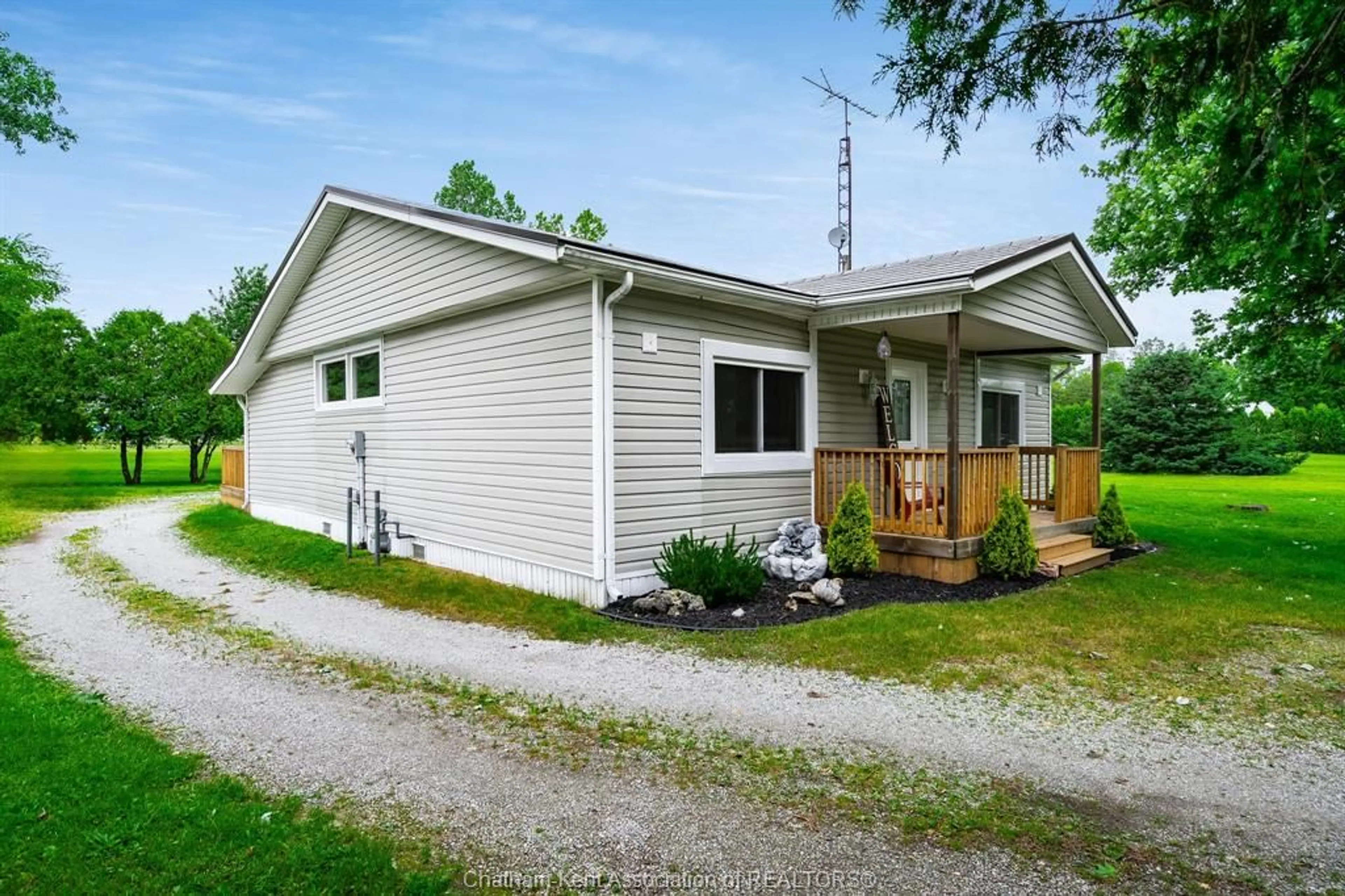Cottage for 12943 Longwoods Rd, Thamesville Ontario N0P 2K0
