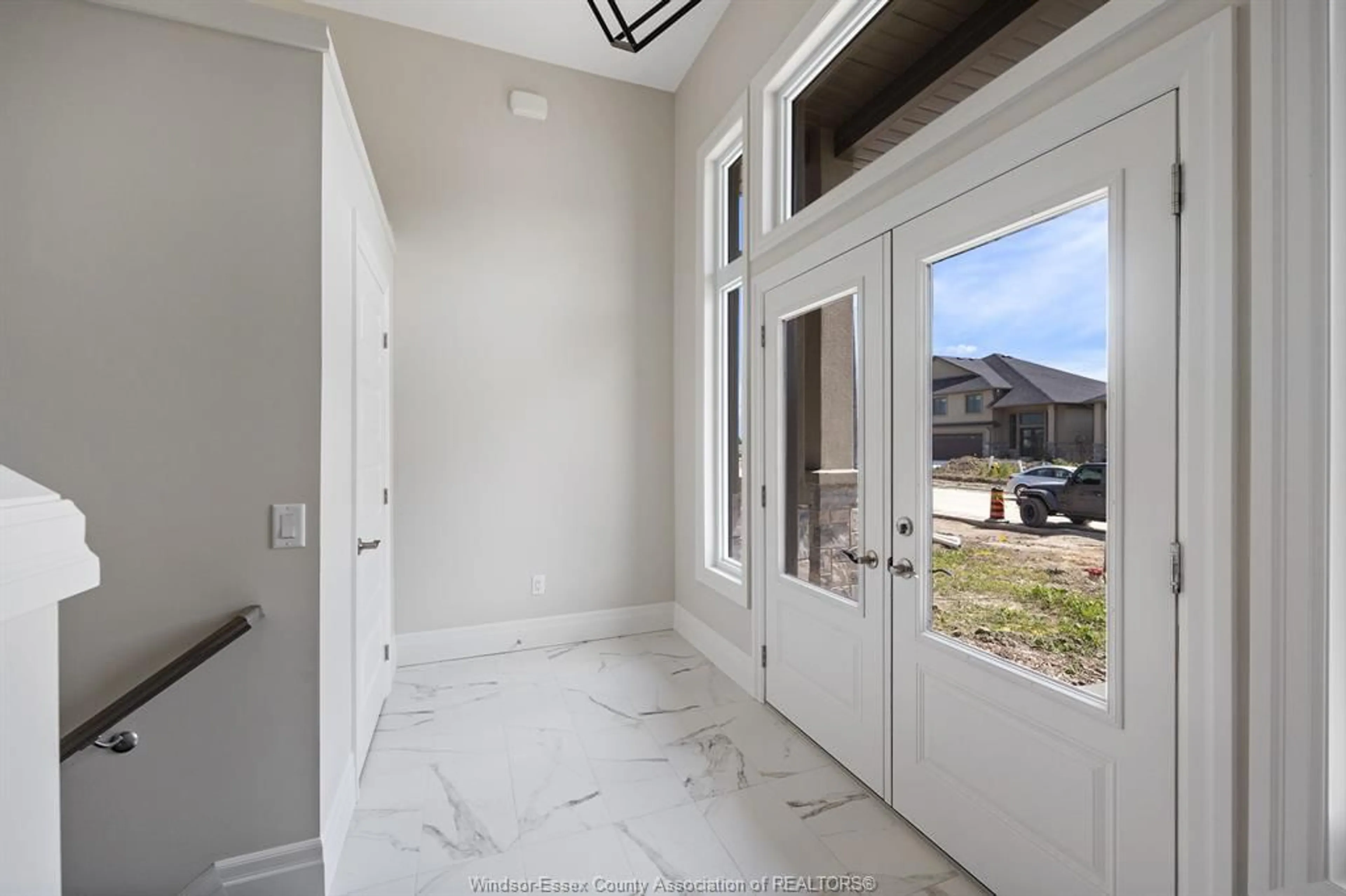 Indoor entryway for 150 REED St, Essex Ontario N8M 0B2