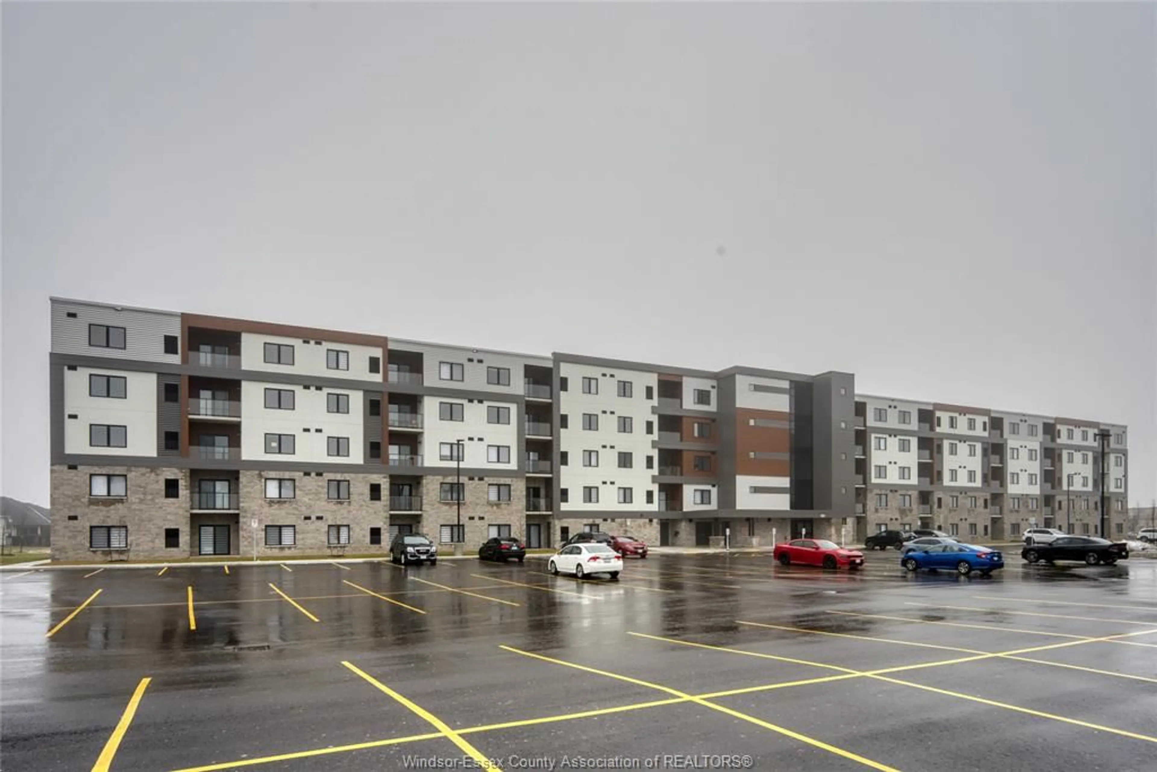 A pic from exterior of the house or condo for 2550 SANDWICH WEST Pky #511, LaSalle Ontario N9H 0M2