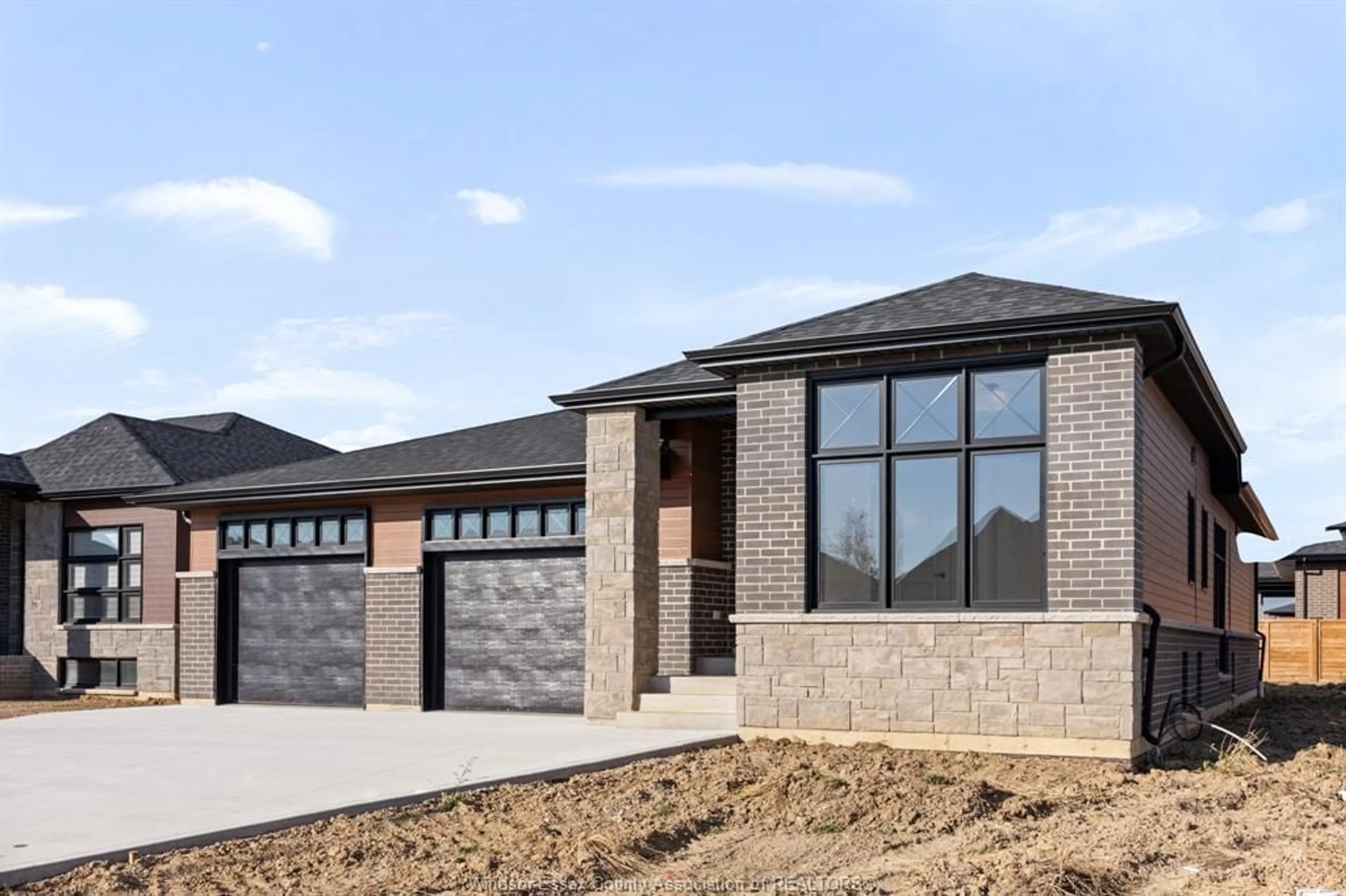 Home with brick exterior material for 18 WOODLAND, Kingsville Ontario N9Y 0A9