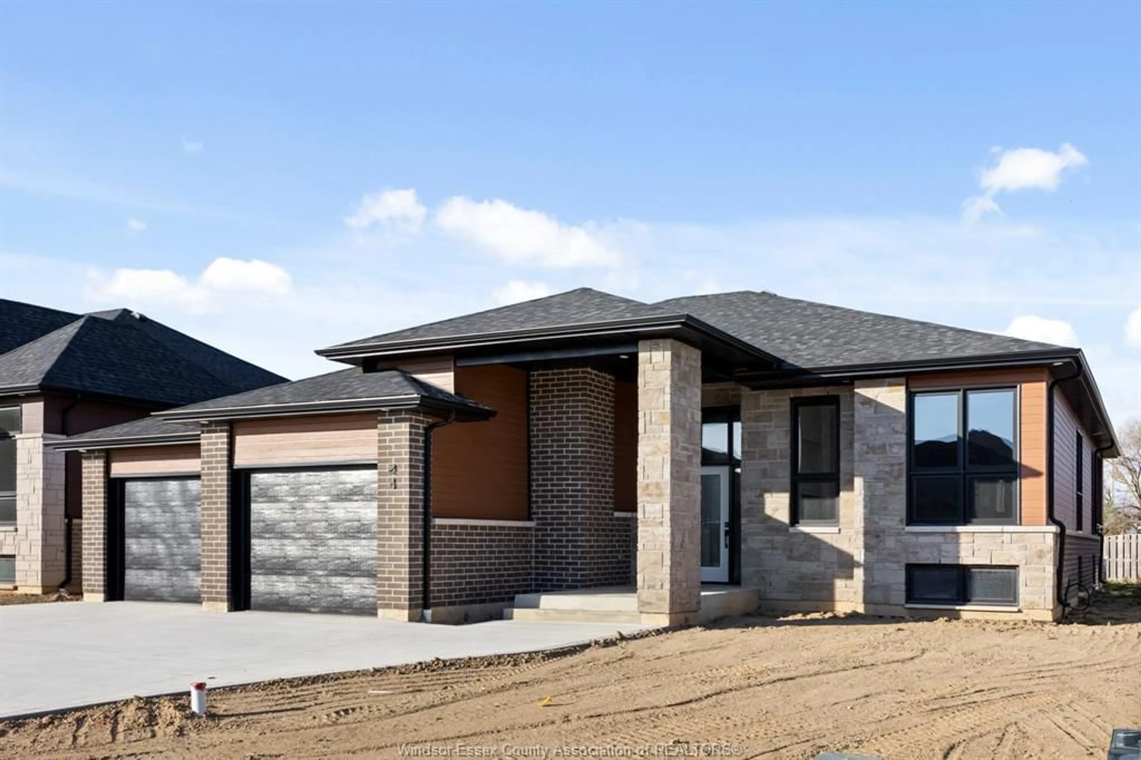 Home with brick exterior material for 4 WOODLAND, Kingsville Ontario N9Y 0A9