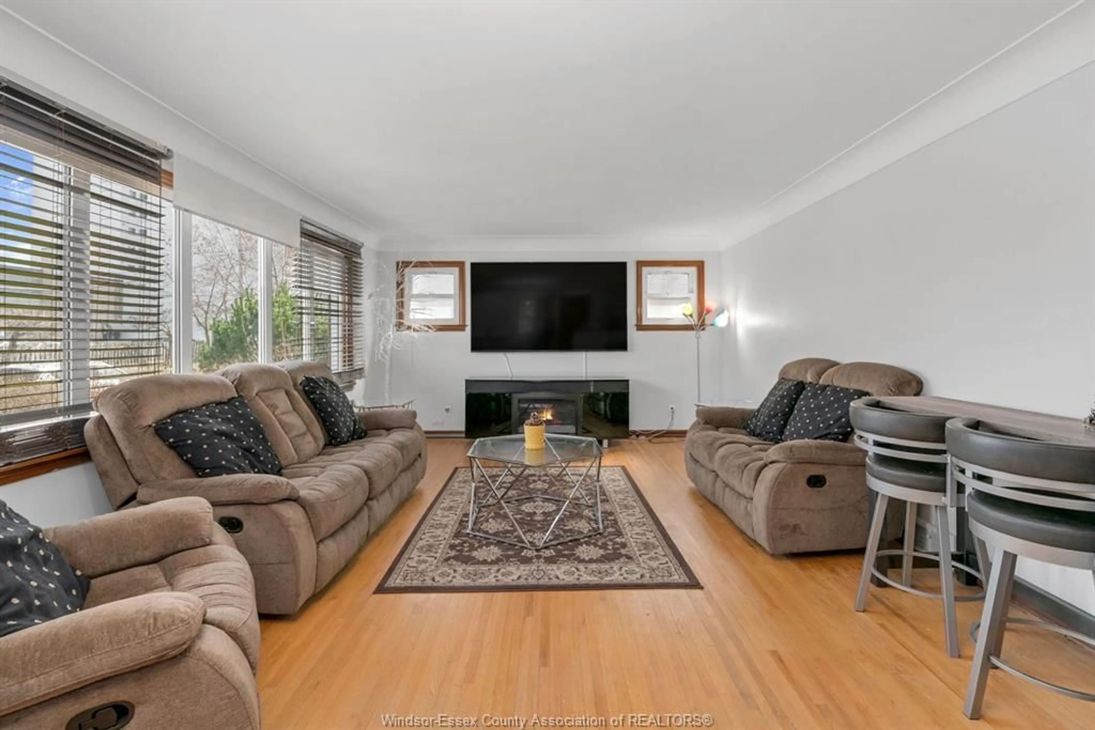 Living room for 1405 PELISSIER St, Windsor Ontario N8X 1M7