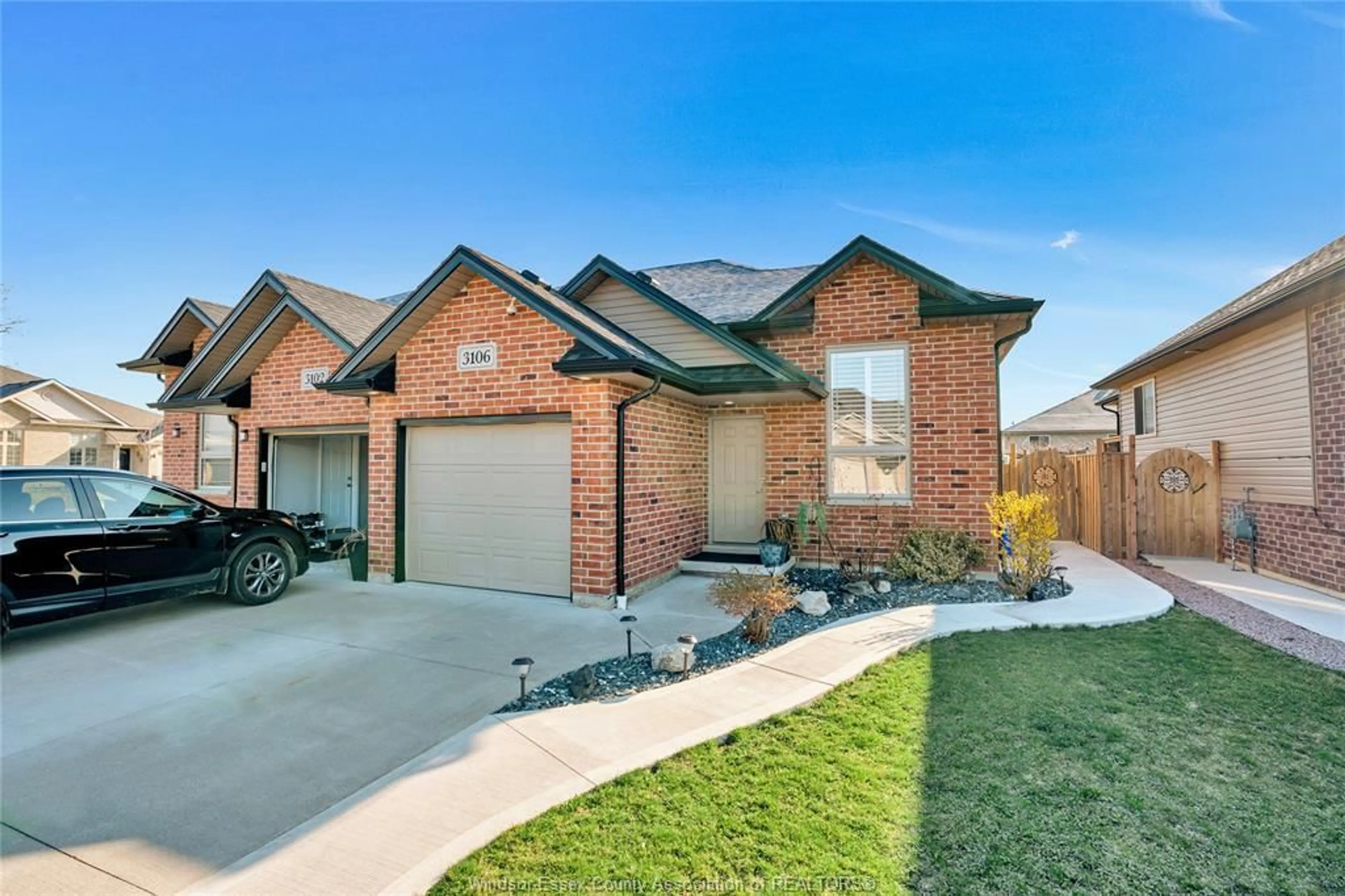 Home with brick exterior material for 3106 VIOLA Cres, Windsor Ontario N8N 0A1