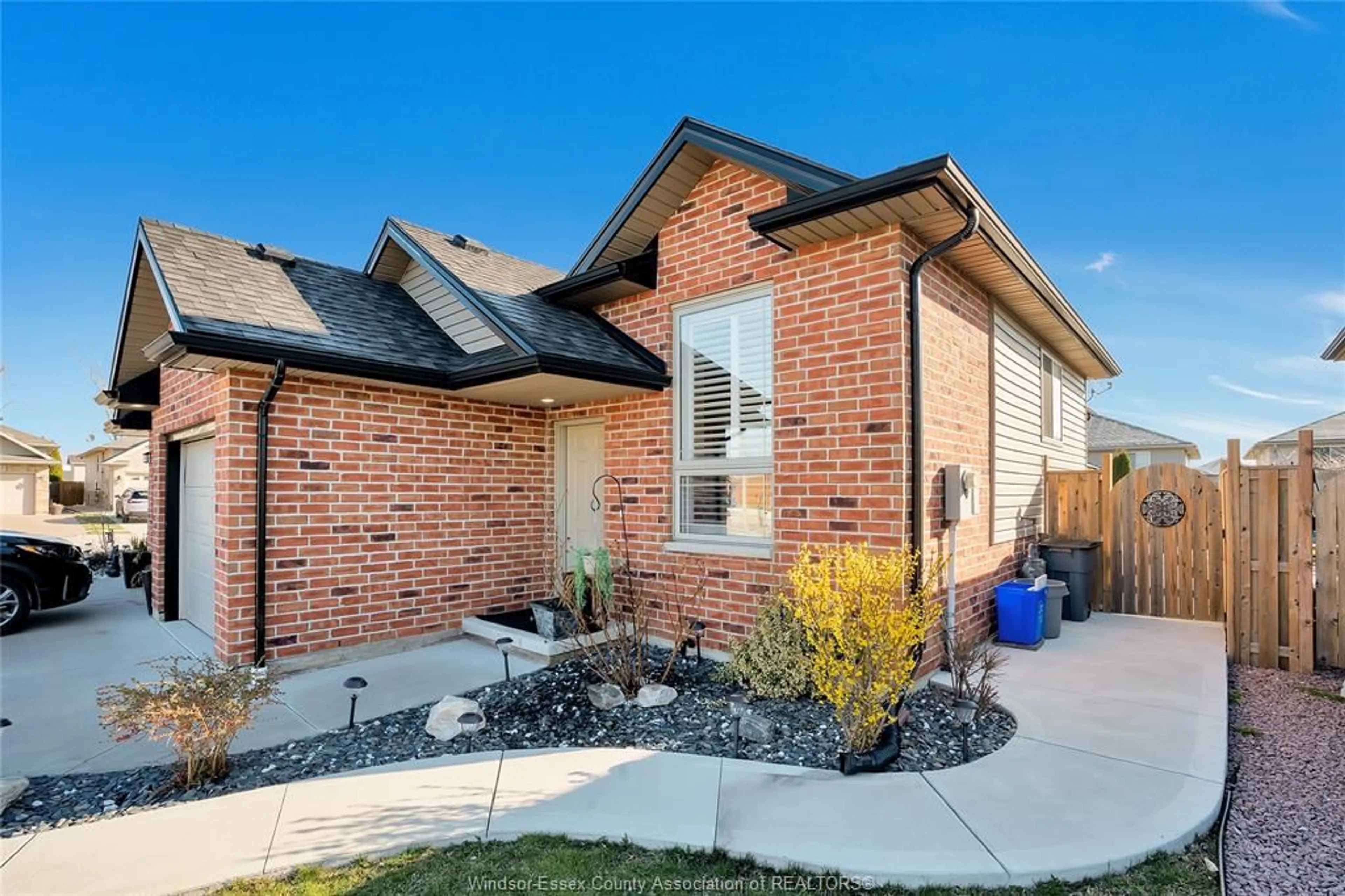 Home with brick exterior material for 3106 VIOLA Cres, Windsor Ontario N8N 0A1