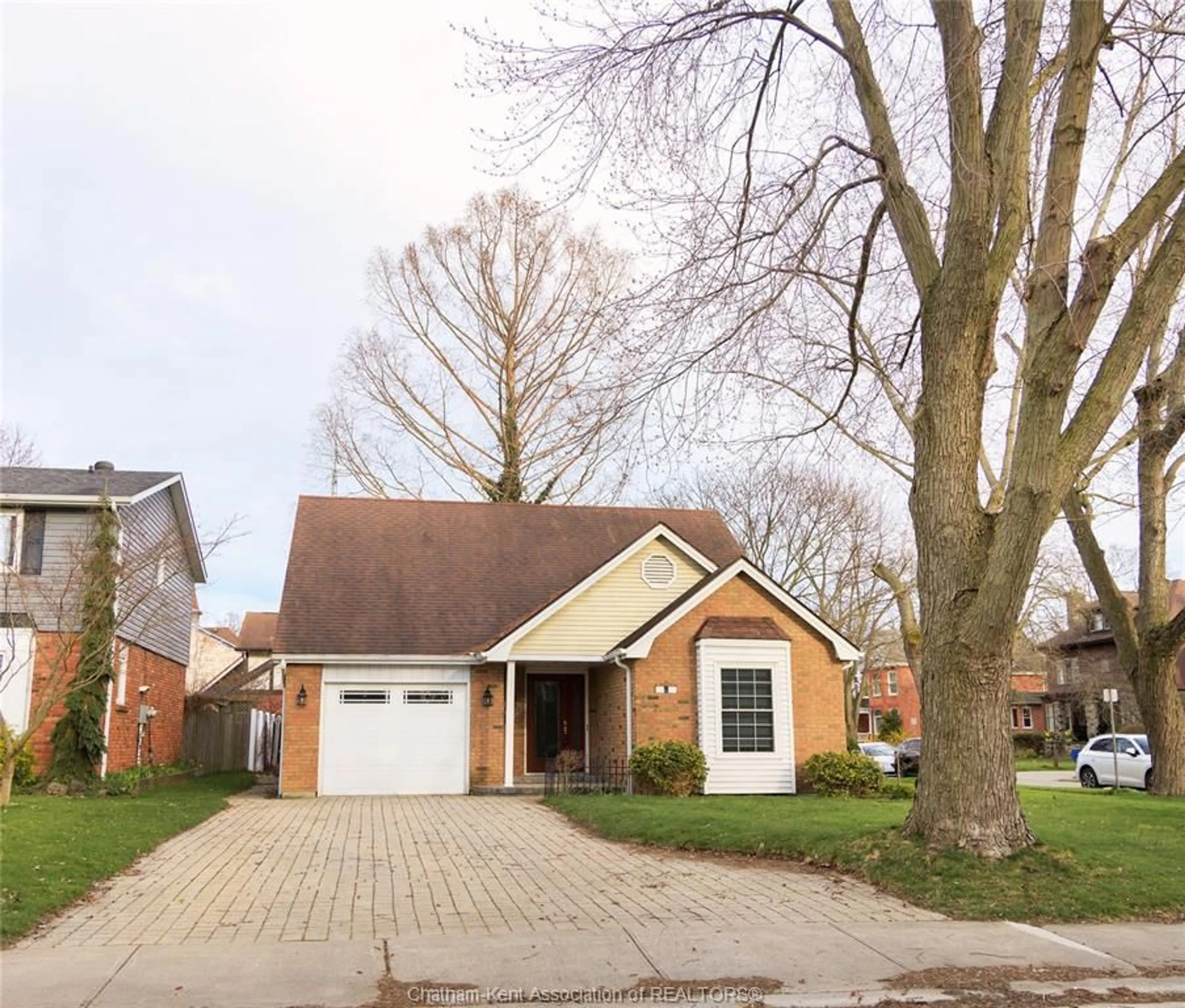 Frontside or backside of a home for 364 King St, Chatham Ontario N7M 1G1