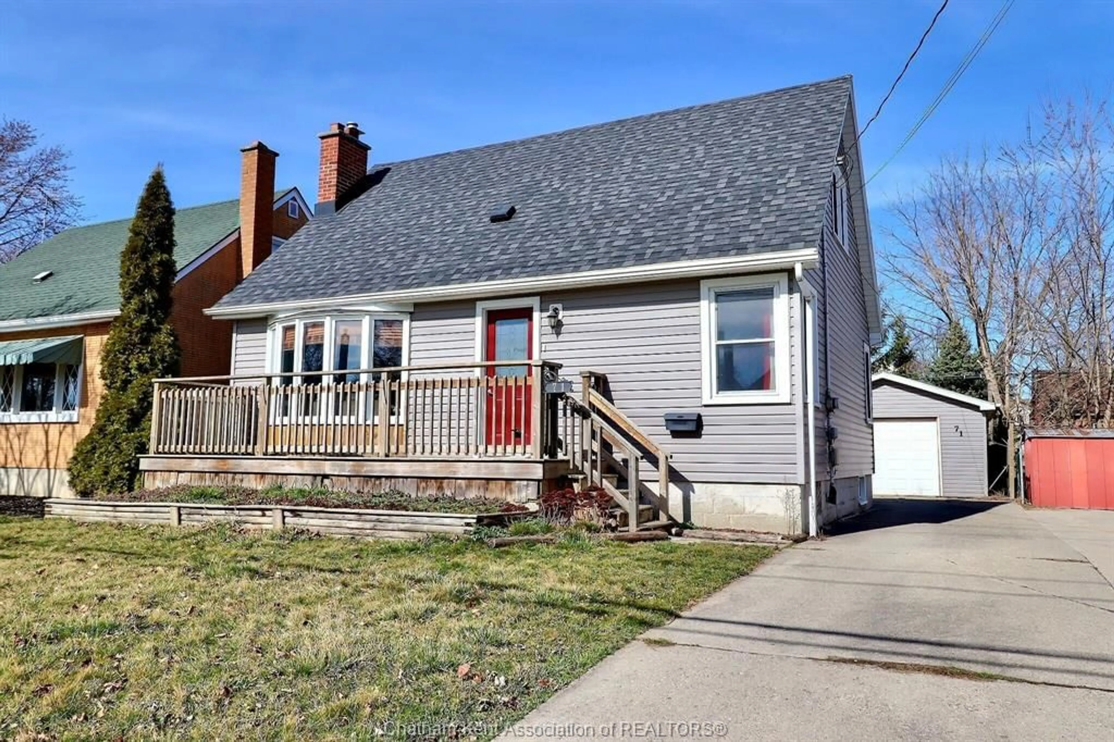 Frontside or backside of a home for 71 Alexandra Ave, Chatham Ontario N7M1Y2