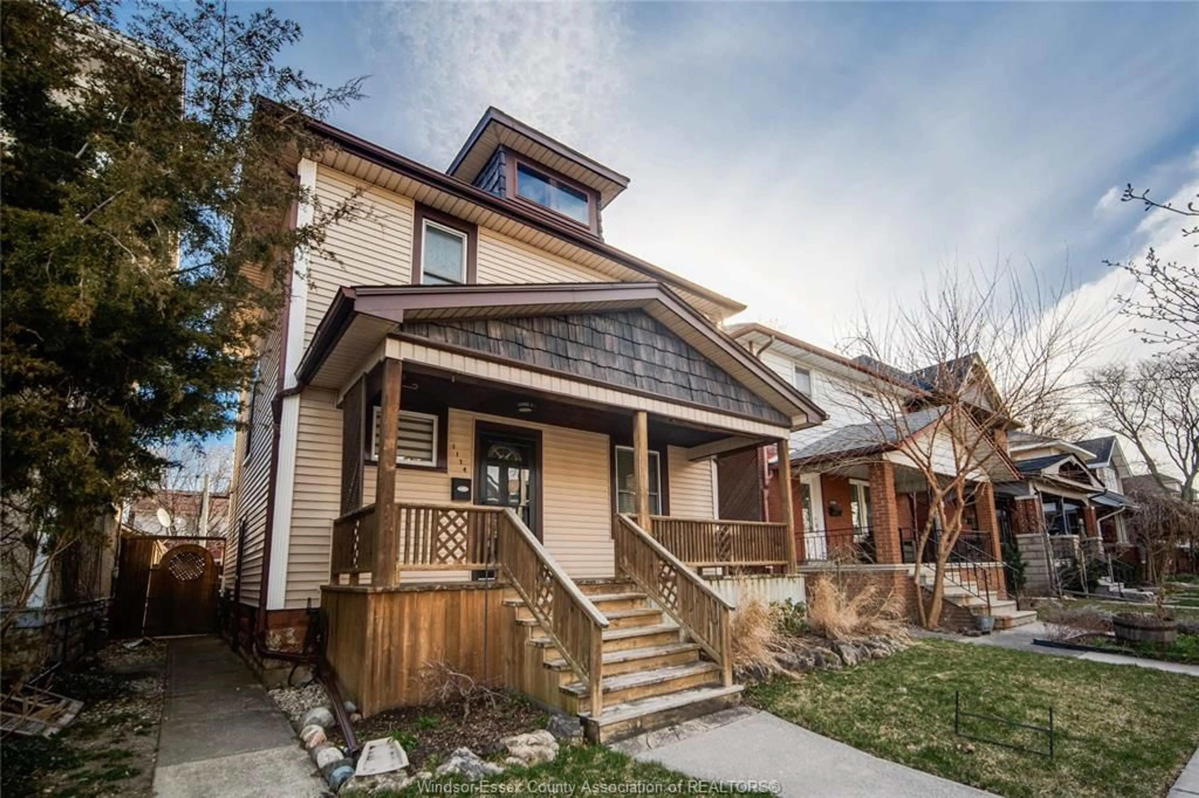 Frontside or backside of a home for 1174 WINDERMERE, Windsor Ontario N8Y 3E6