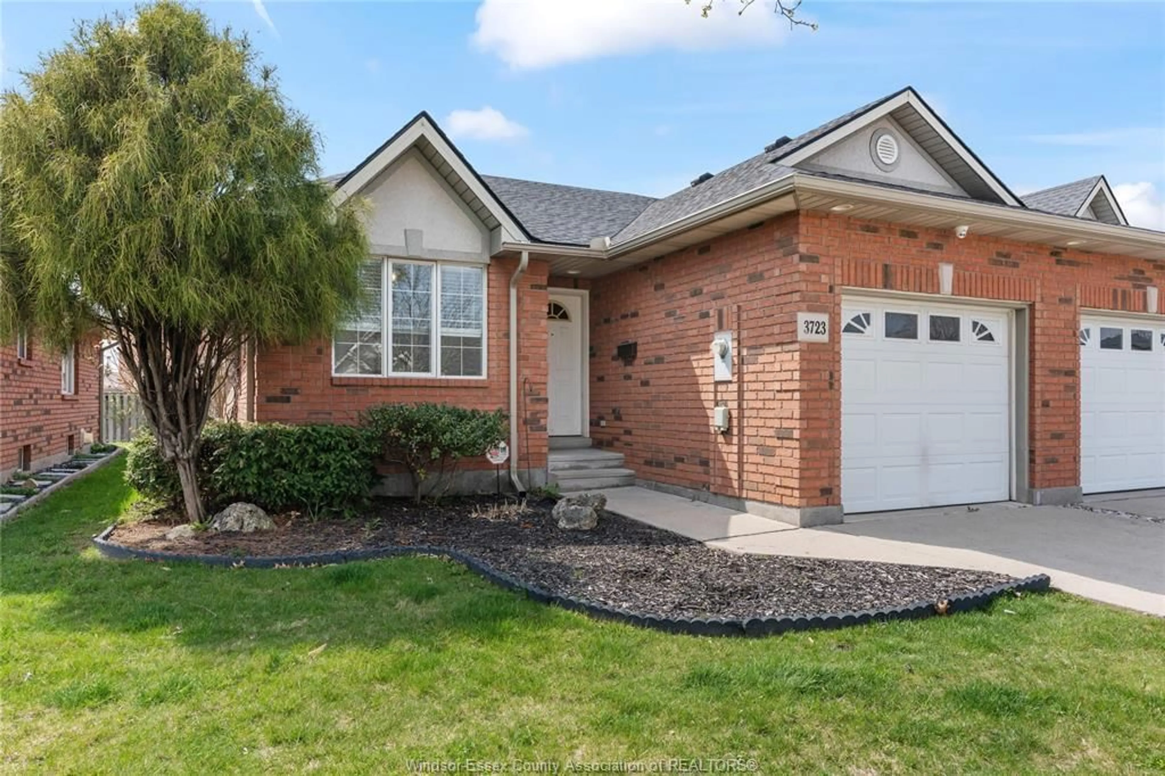 Home with brick exterior material for 3723 PRAIRIE Crt, Windsor Ontario N9G 2X4
