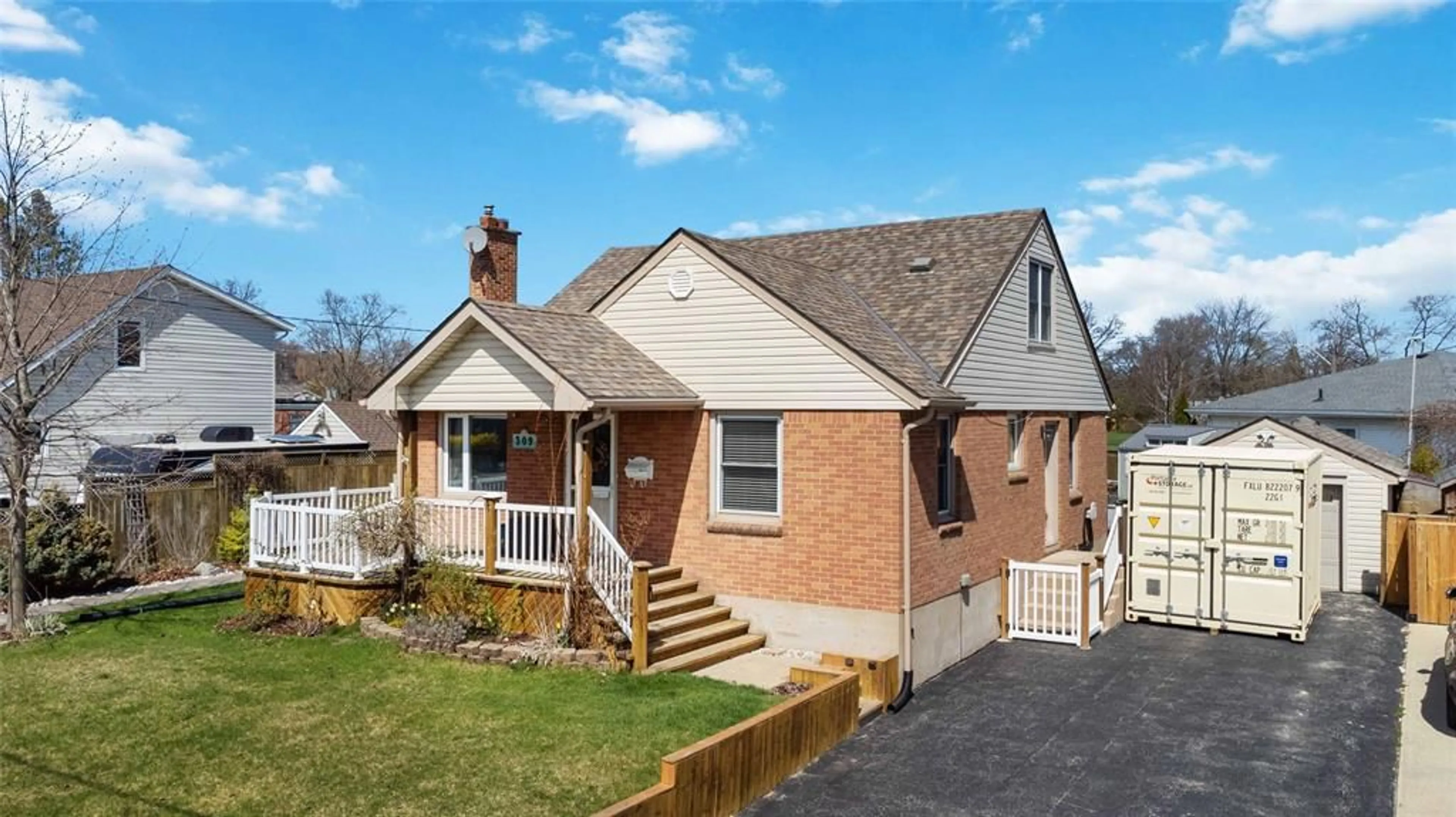 Frontside or backside of a home for 309 HELENA St, Point Edward Ontario N7V 1R8