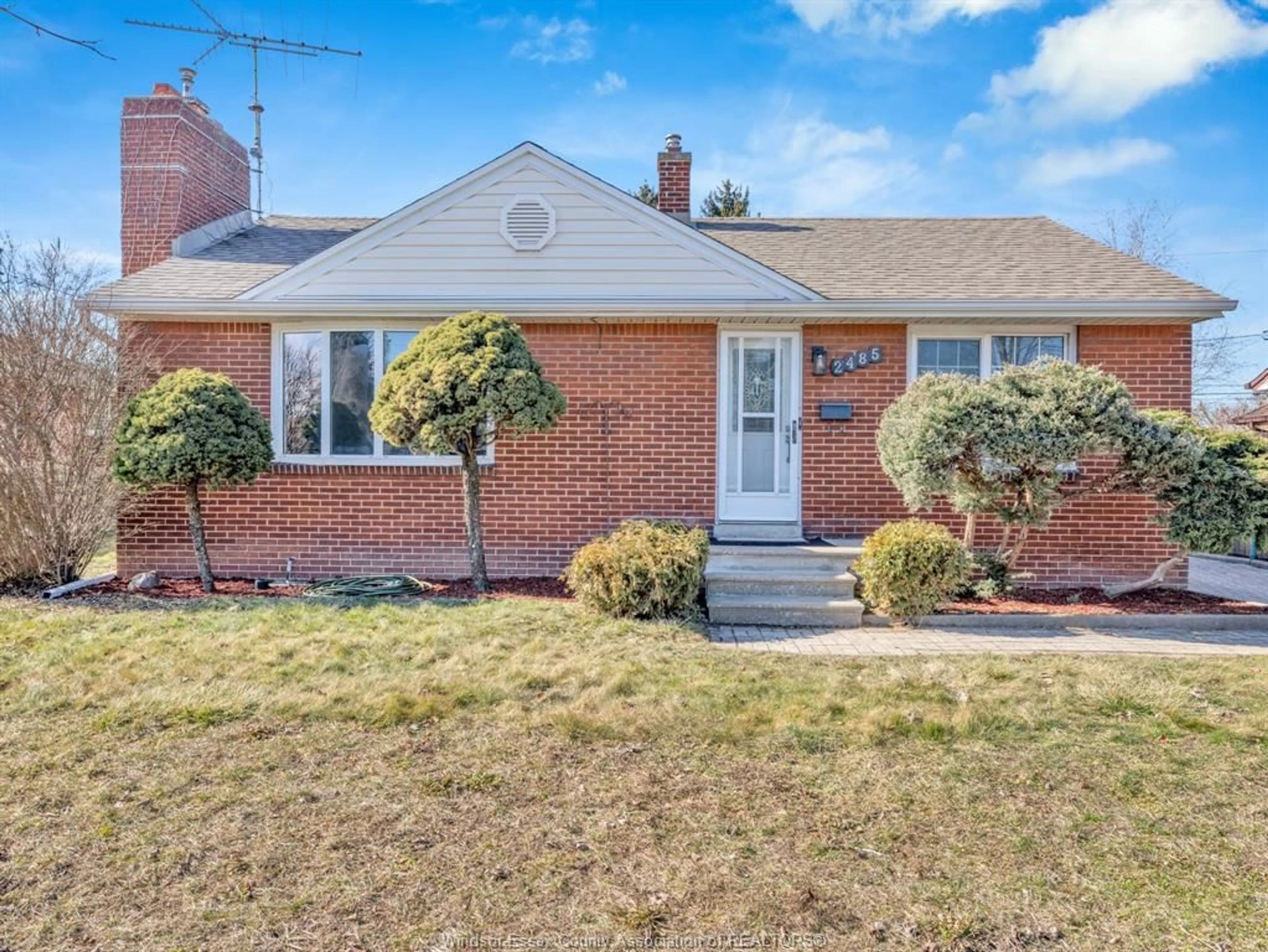 Home with brick exterior material for 2485 Dominion Blvd, Windsor Ontario N9E 2M5