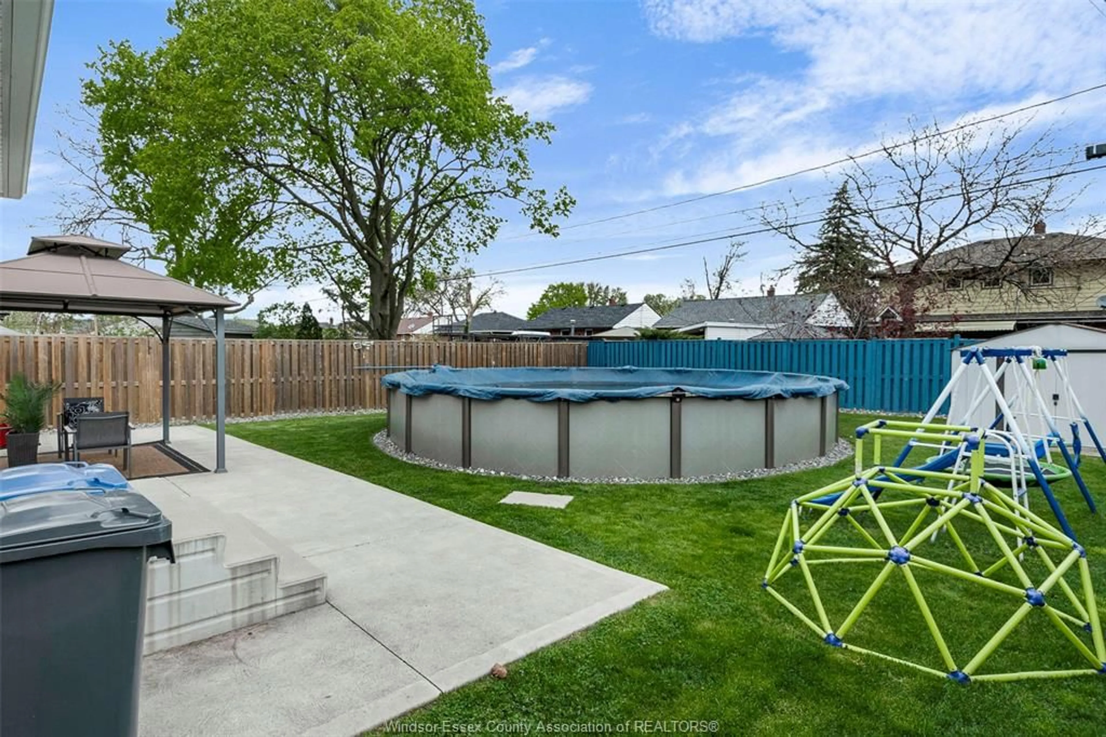 Indoor or outdoor pool for 876 LAPORTE Ave, Windsor Ontario N8S 3R4