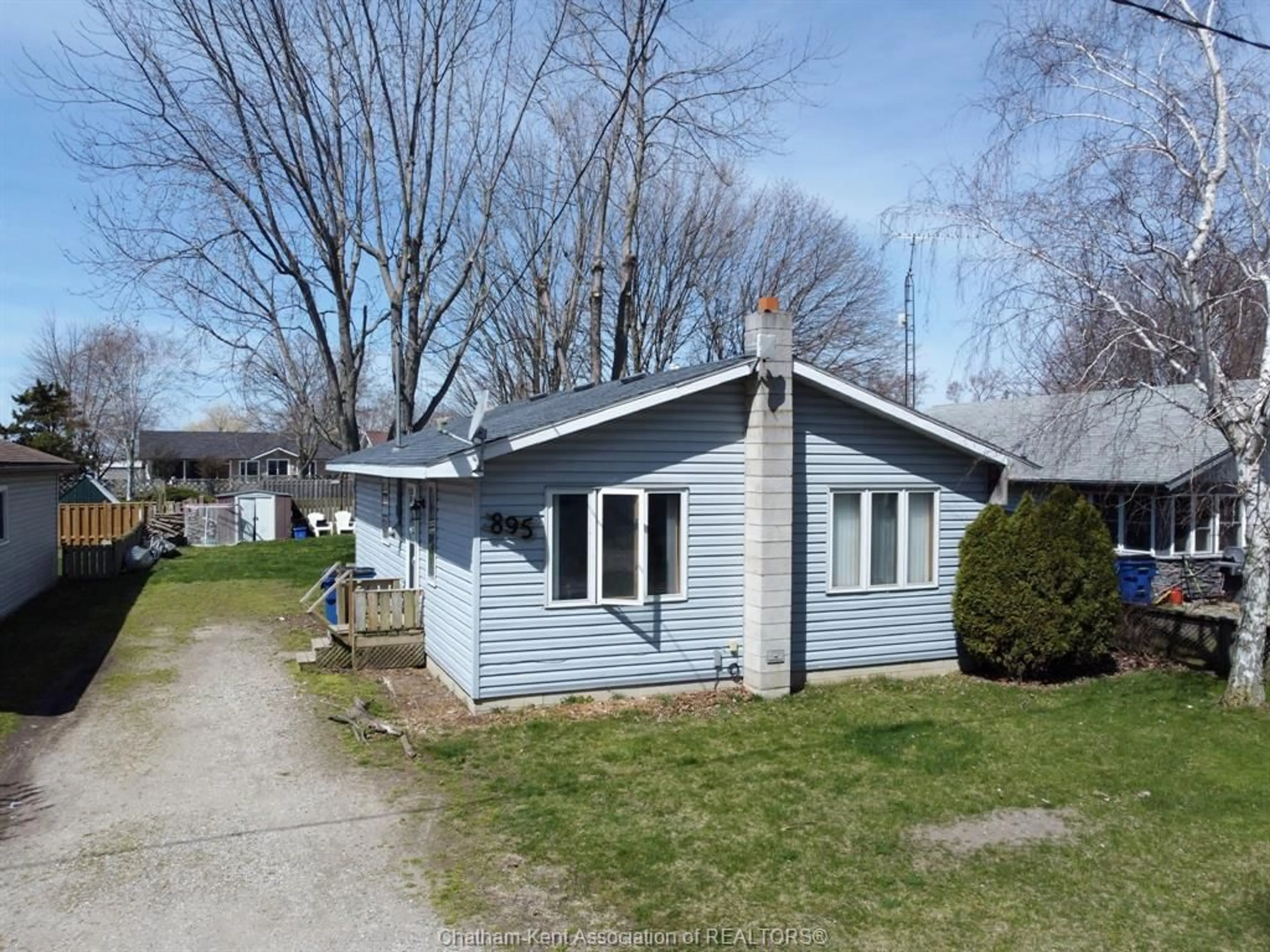 Cottage for 895 Mariners Rd, Erieau Ontario N0P1N0