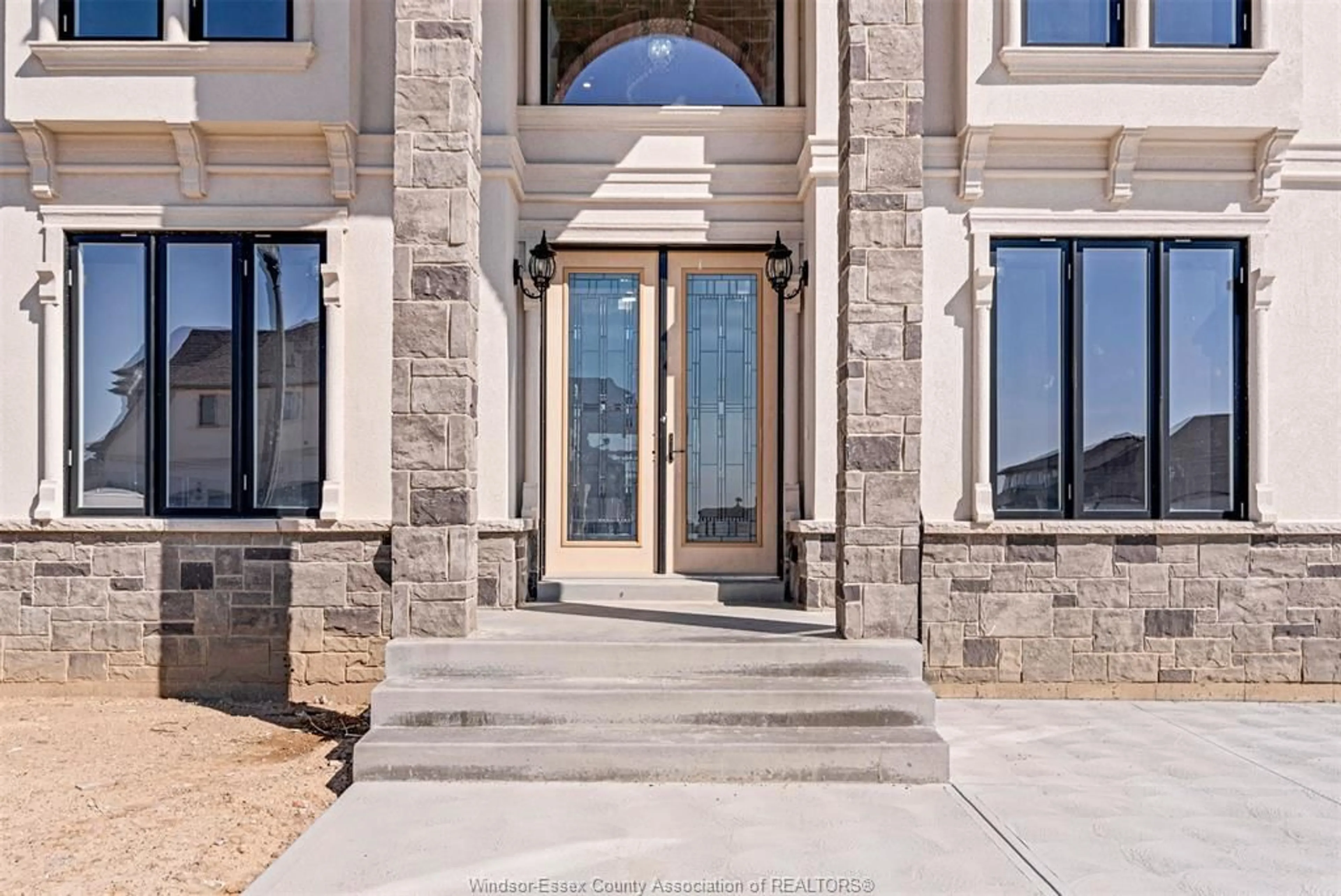 Indoor entryway, cement floor for 322 BENSON CRT., Amherstburg Ontario N9V 0G7