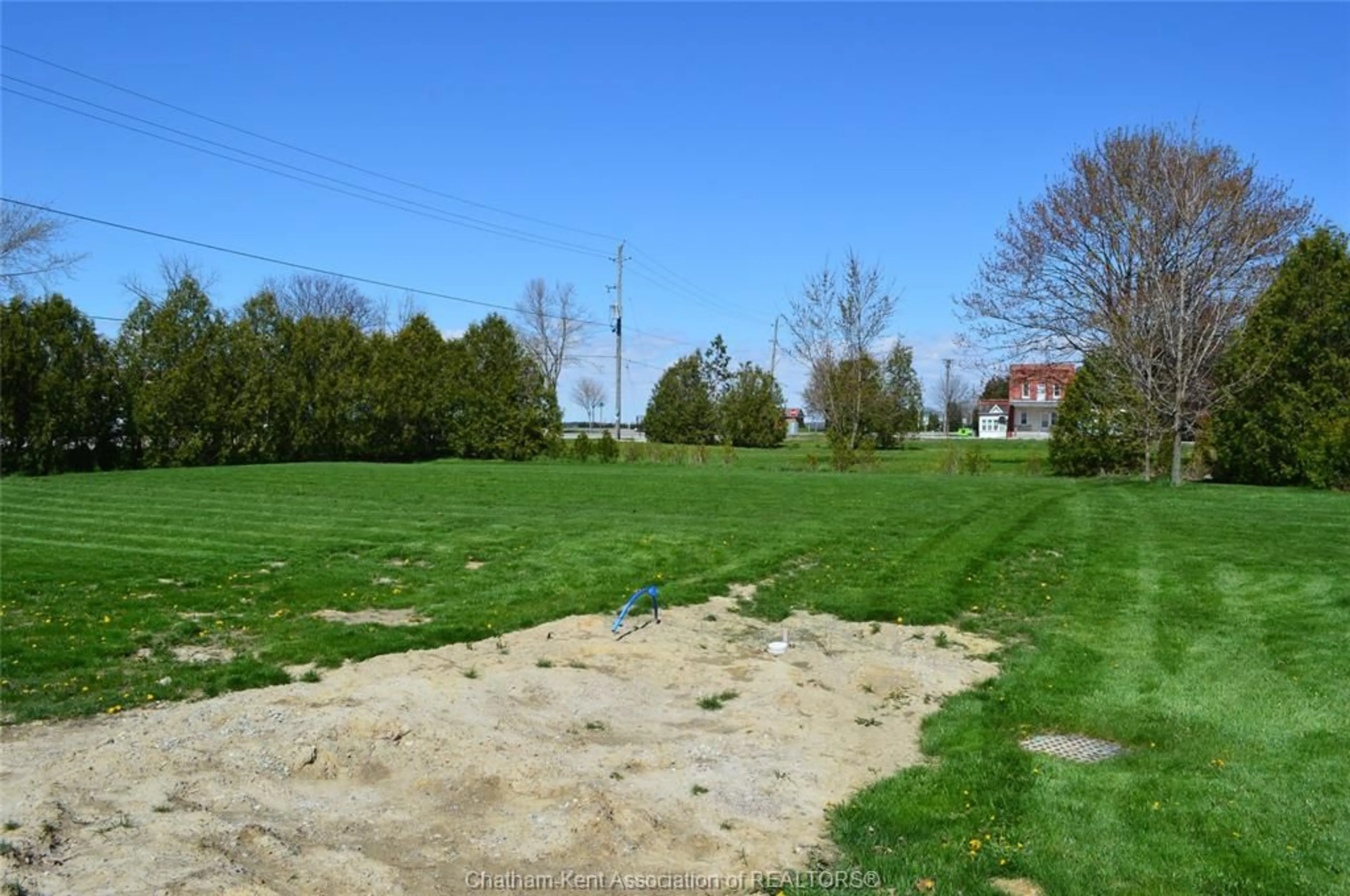 Fenced yard for 31/35 Notre Dame St, Pain Court Ontario N0P 1Z0