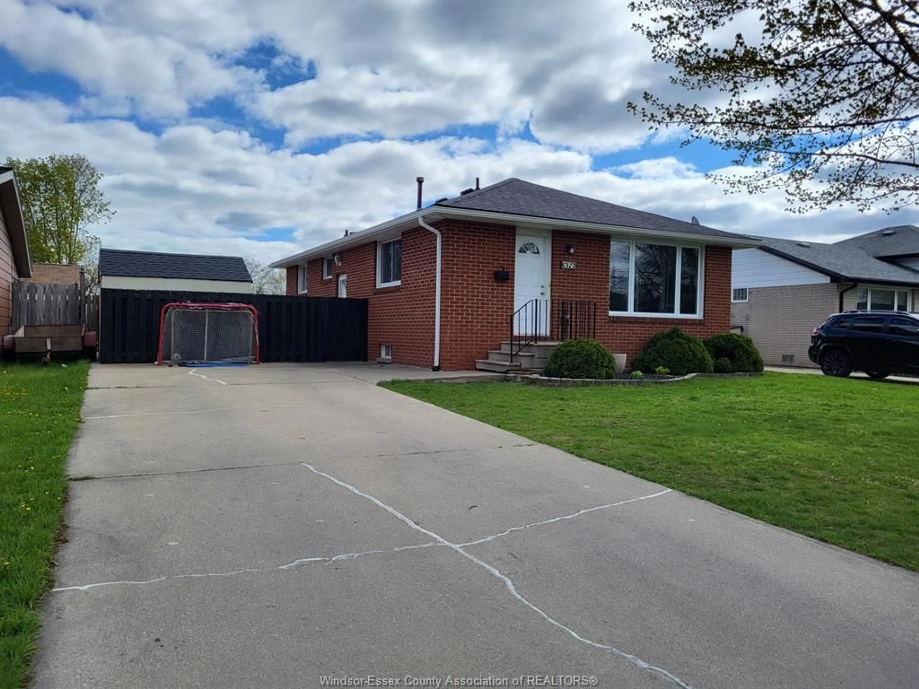 Frontside or backside of a home for 5056 COLBOURNE, Windsor Ontario N8T 1T8