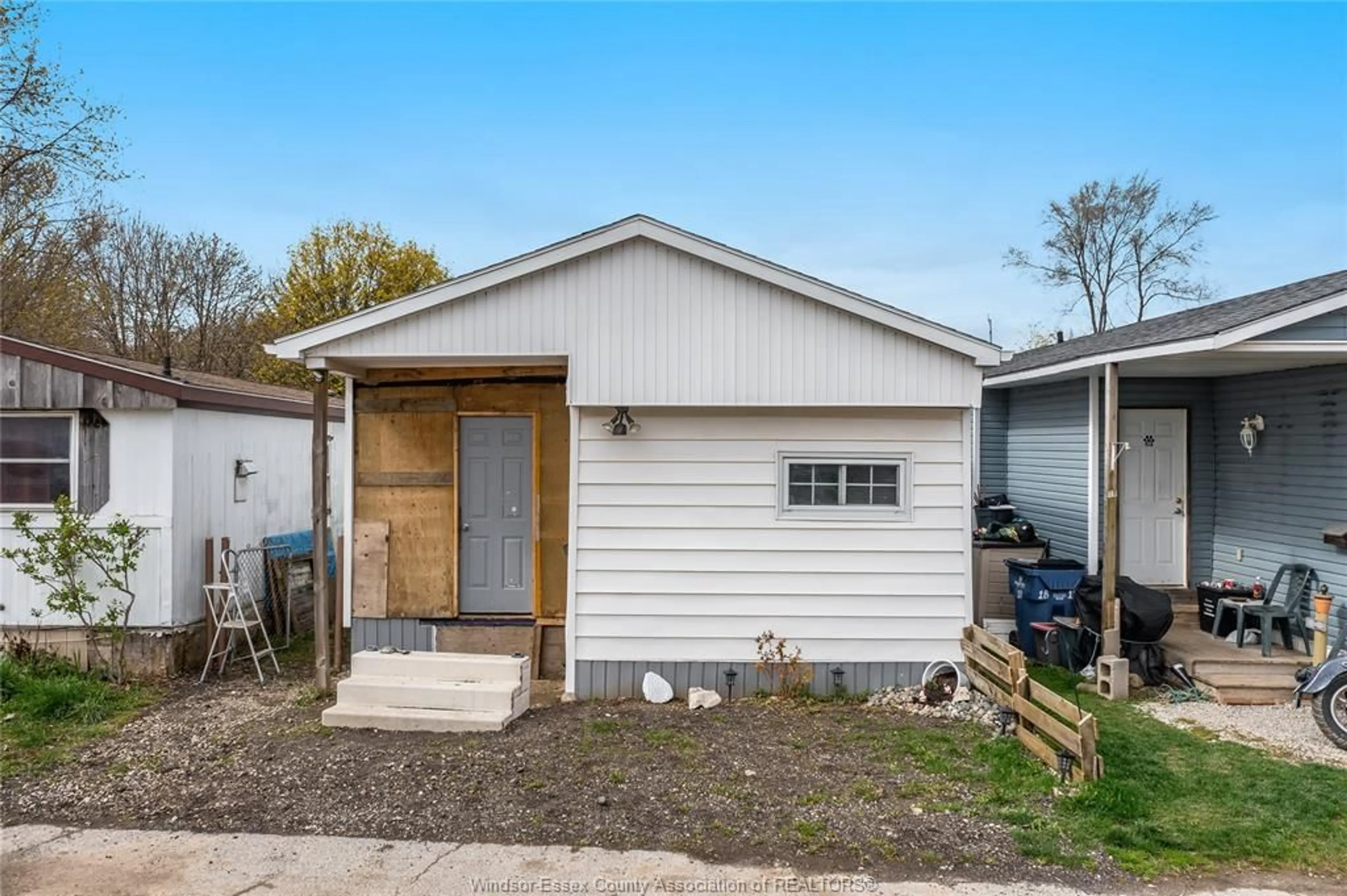 Shed for 452 GRAND Ave #17, Chatham Ontario W7L 1X3