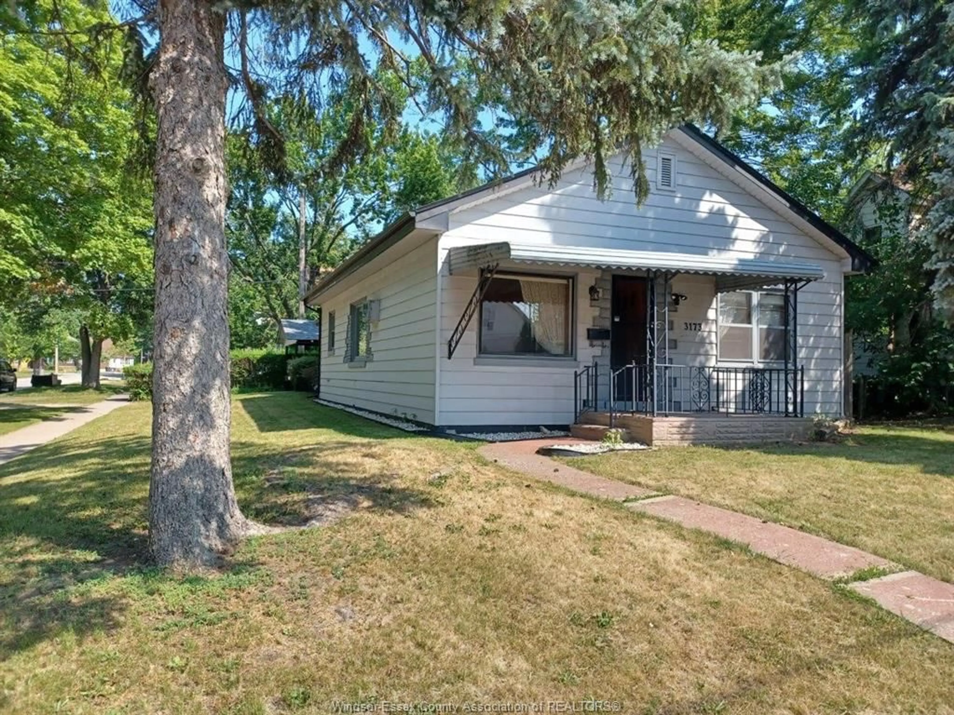 Frontside or backside of a home for 3173 WYANDOTTE St, Windsor Ontario N9C 1M8