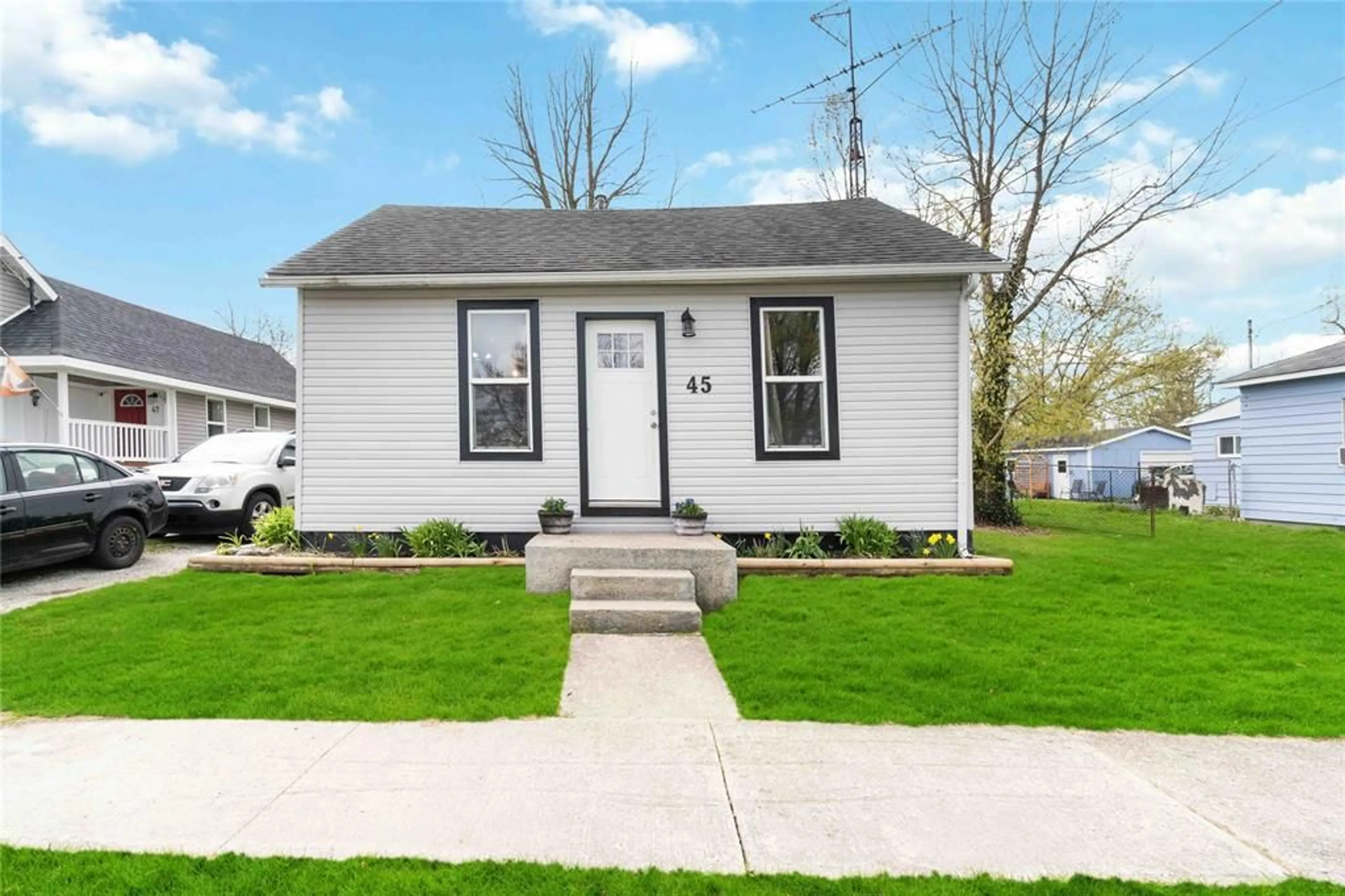 Frontside or backside of a home for 45 MILTON St, St Clair Ontario N0N1H0