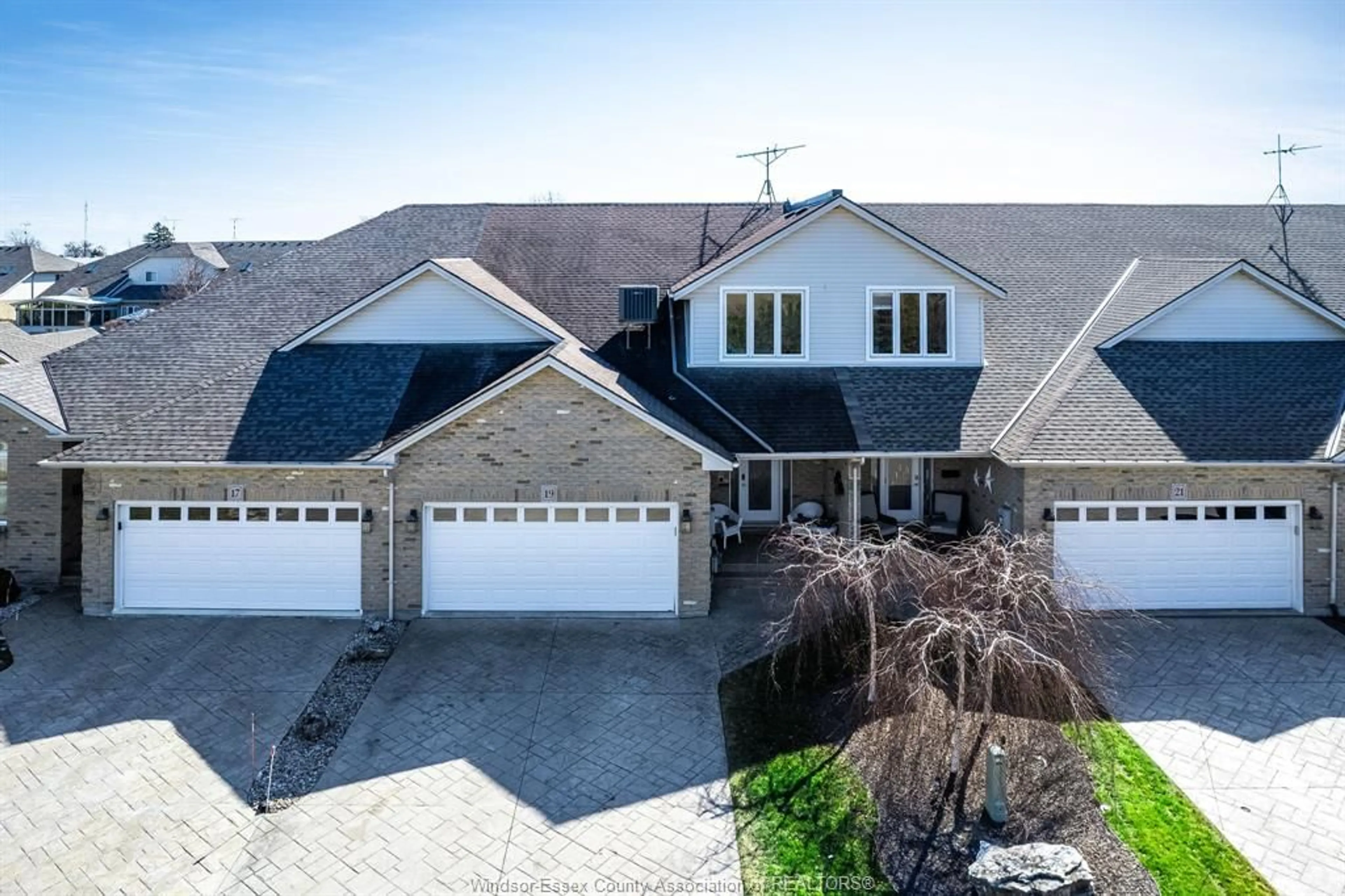 Frontside or backside of a home for 19 MONTEGO BAY Cres, Kingsville Ontario N9Y 4E7