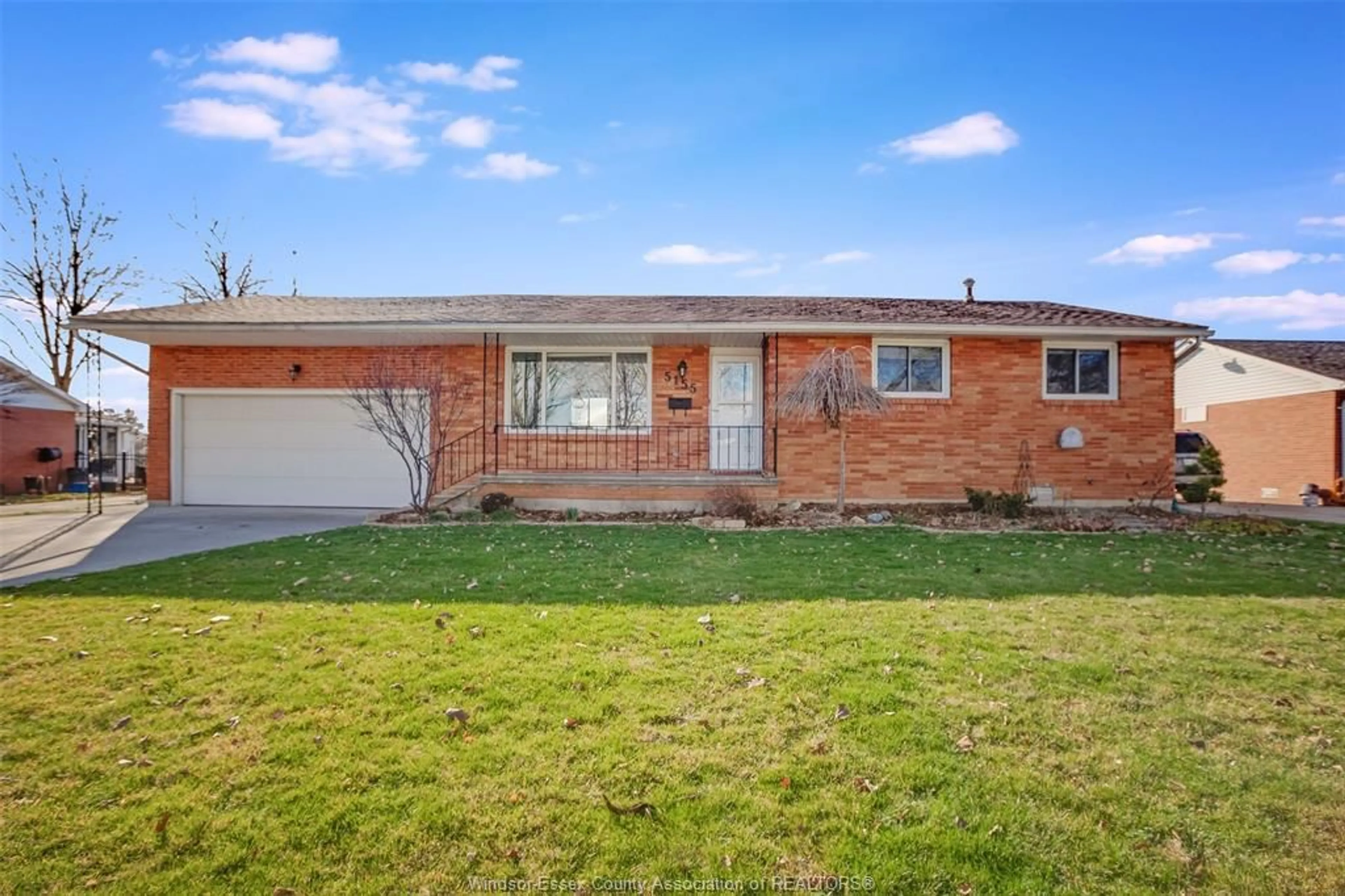 Frontside or backside of a home for 5155 COLBOURNE Dr, Windsor Ontario N8T 1T6