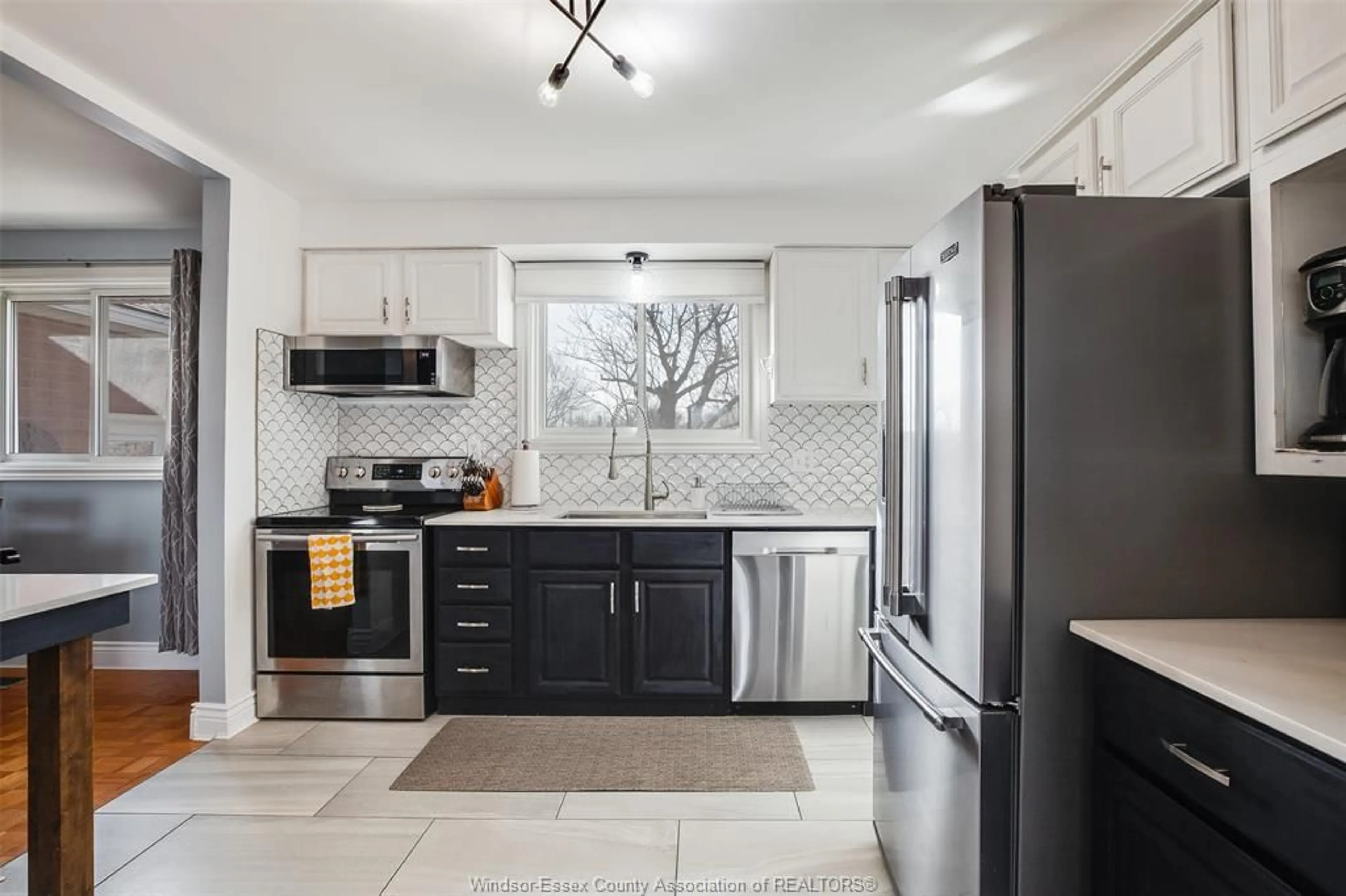 Contemporary kitchen for 5155 COLBOURNE Dr, Windsor Ontario N8T 1T6