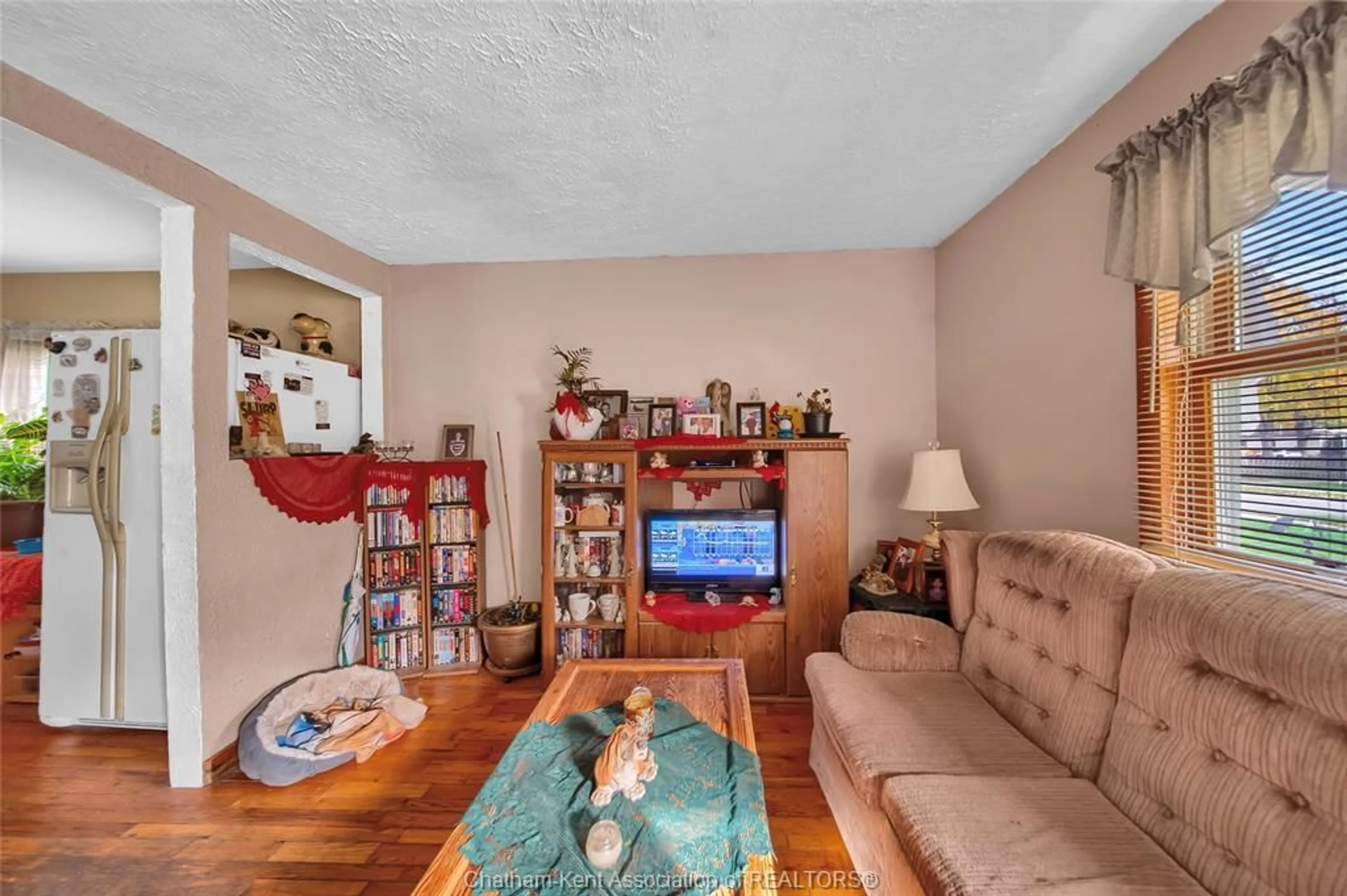 Living room for 177 Wellington St, Chatham Ontario N7M 3P2