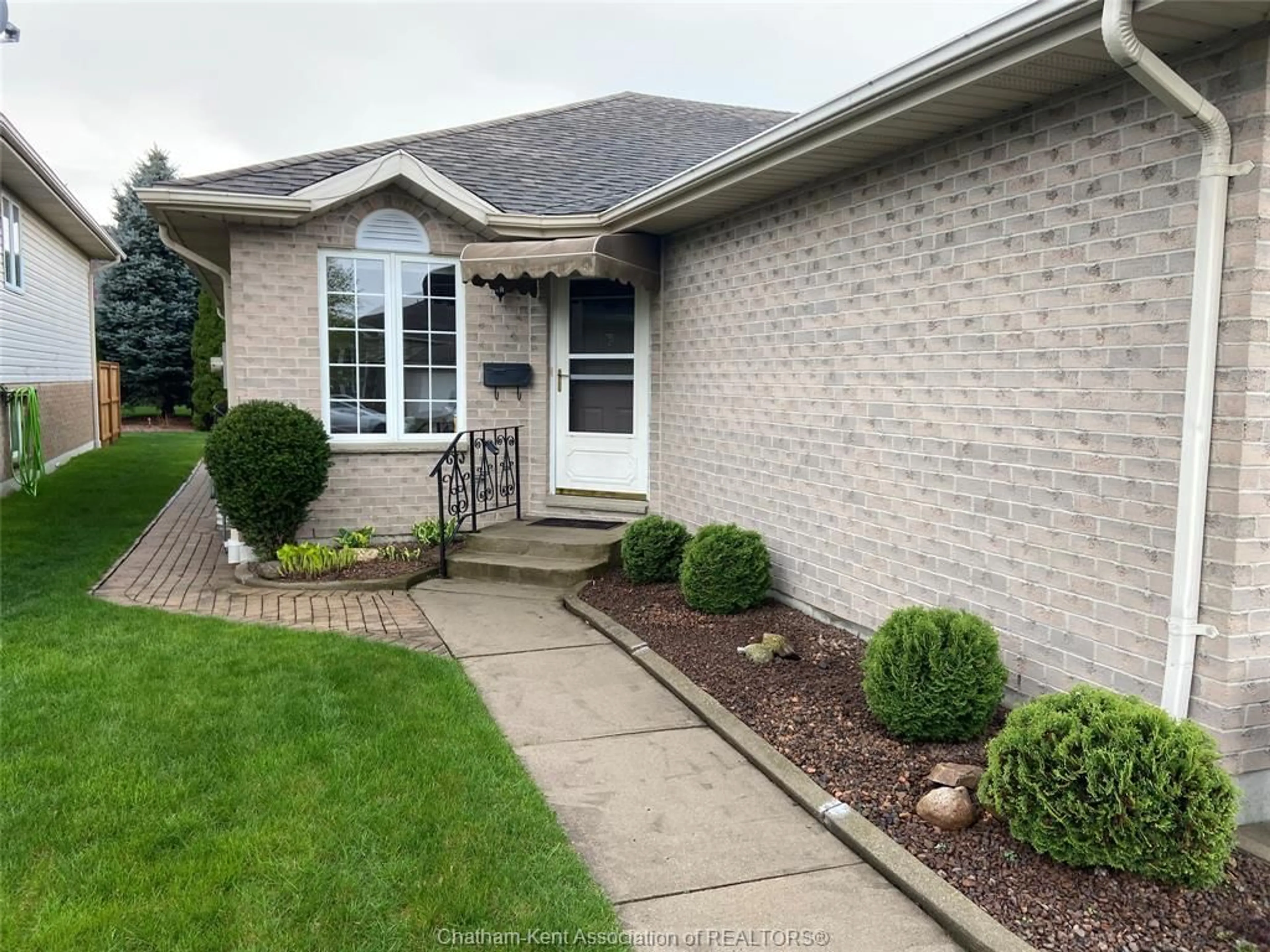 Frontside or backside of a home for 26 Villa Crt, Chatham Ontario N7L 5P5